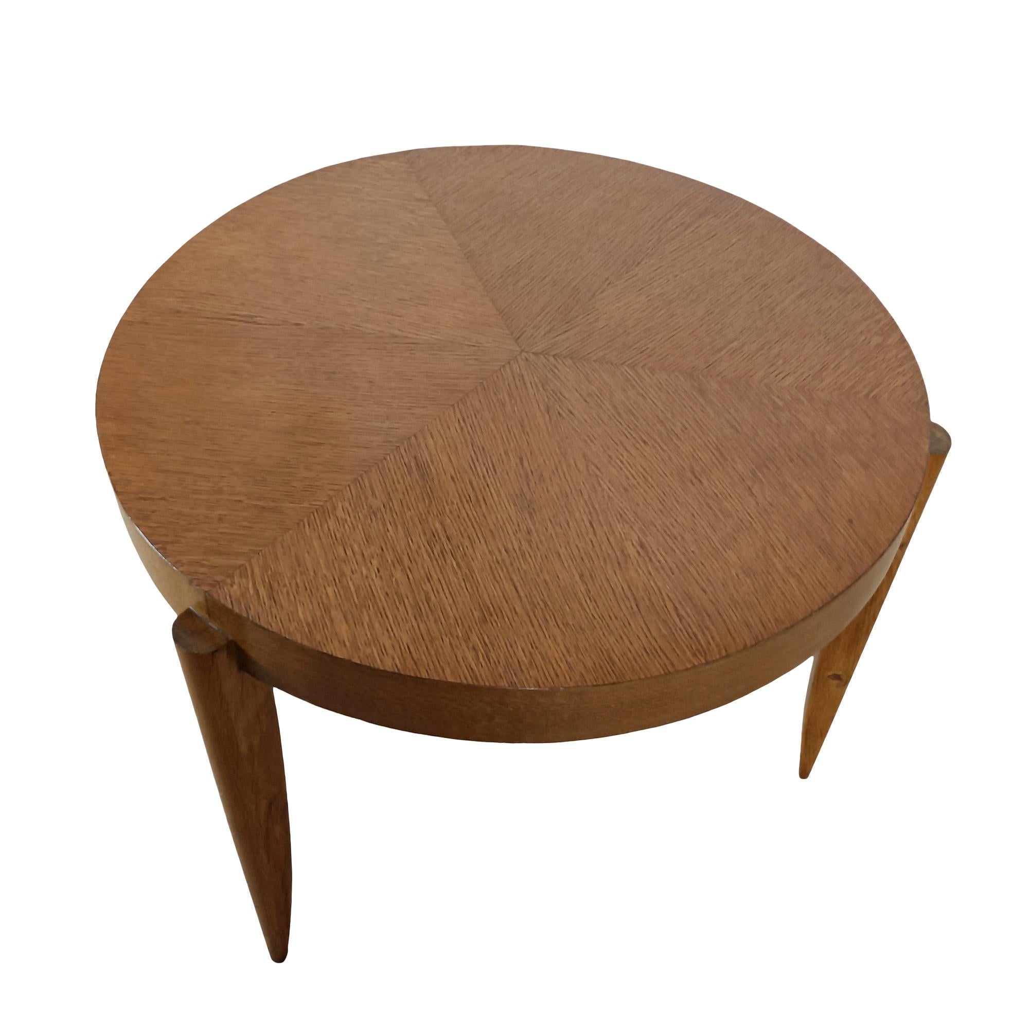 French Round tripod coffee table in oak - France 1940