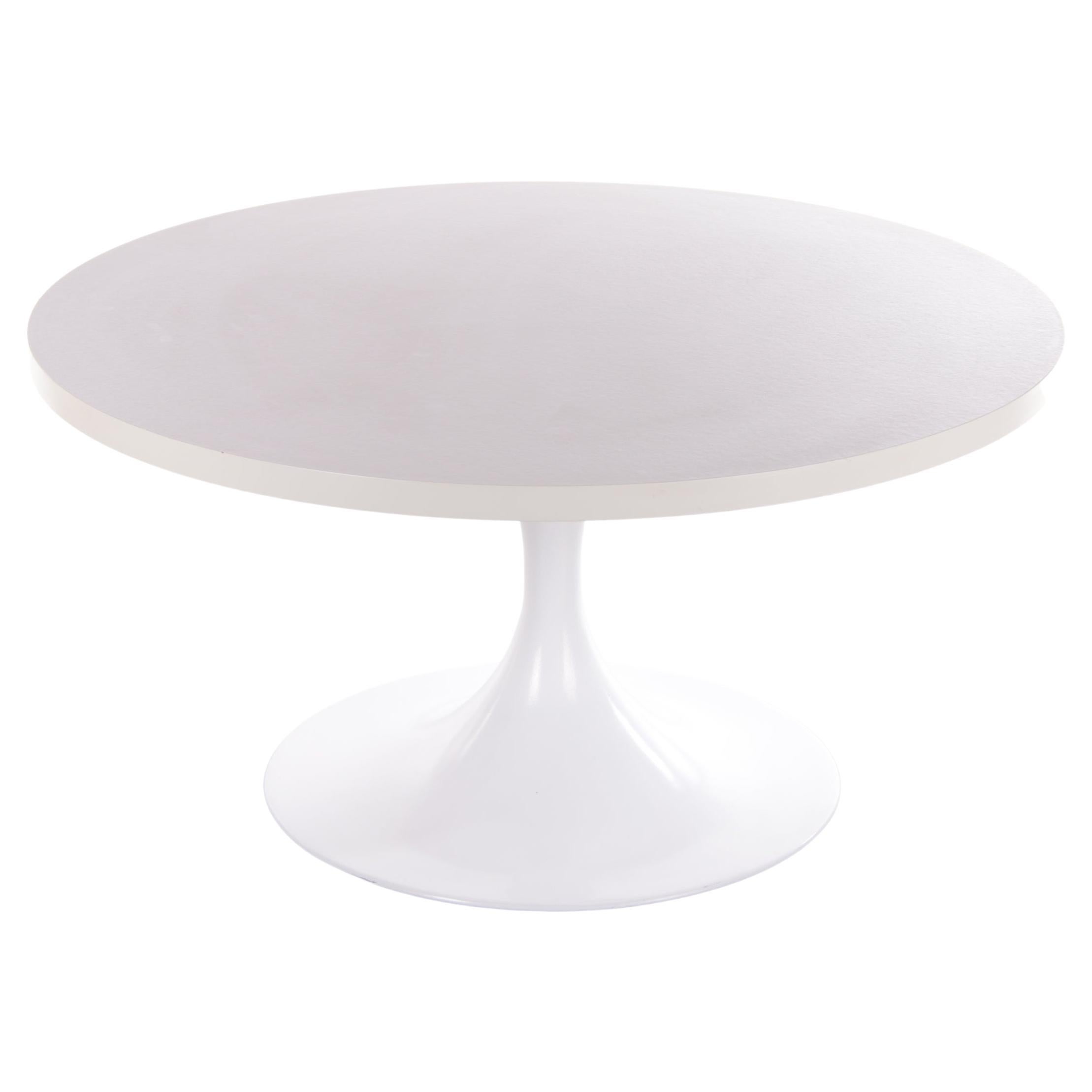 Round "tulip" Coffee Table Made by Pastoe, 1960