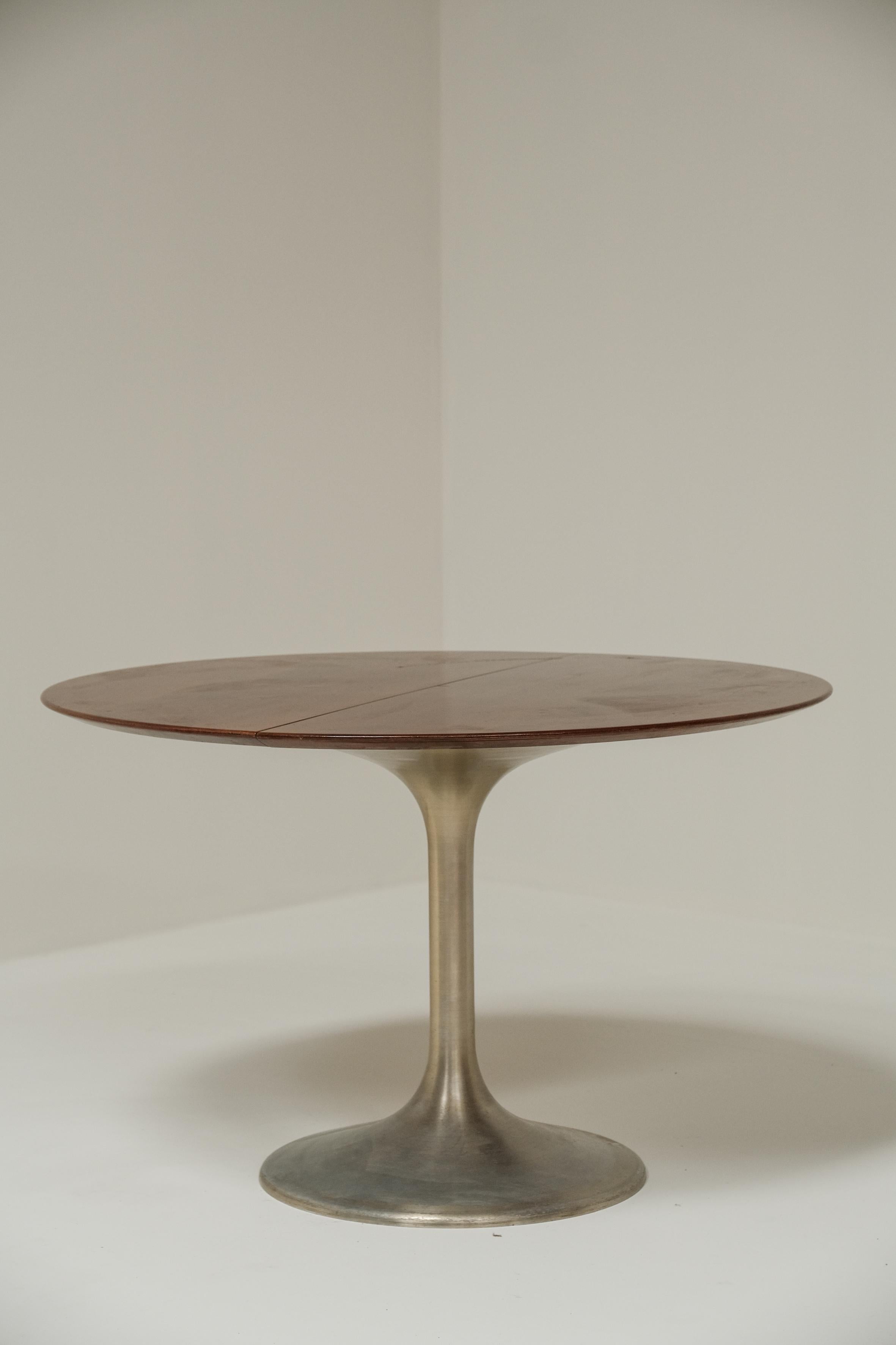 Mid-Century Modern Round tulip dining table, Italy 1970