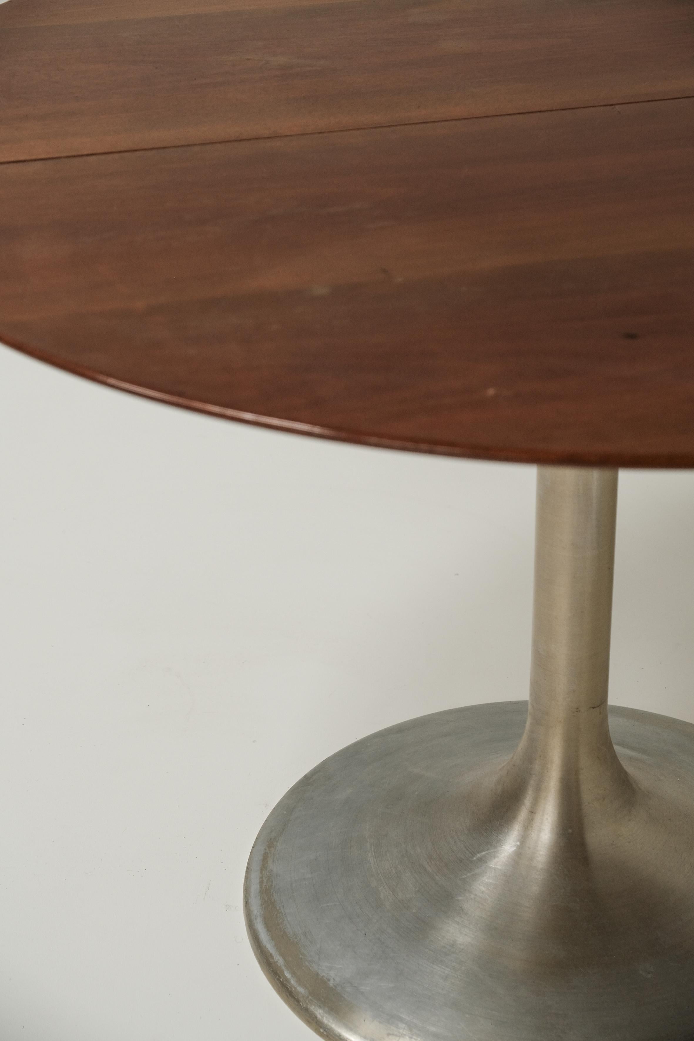Italian Round tulip dining table, Italy 1970