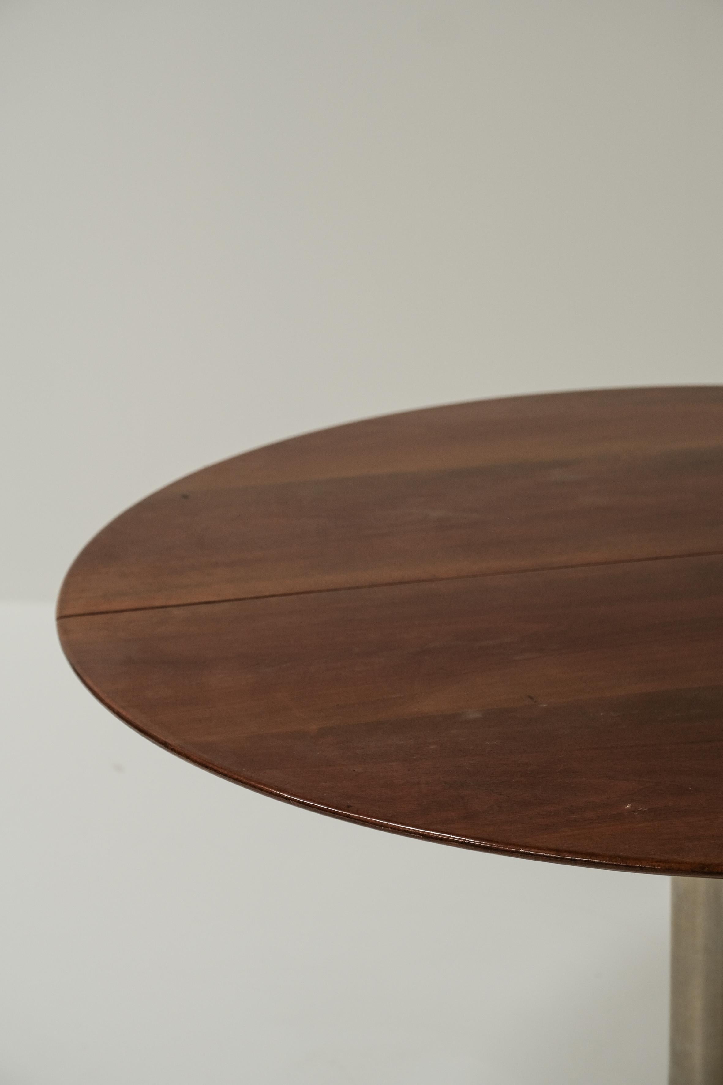 Round tulip dining table, Italy 1970 In Good Condition In Boom, Vlaams Gewest