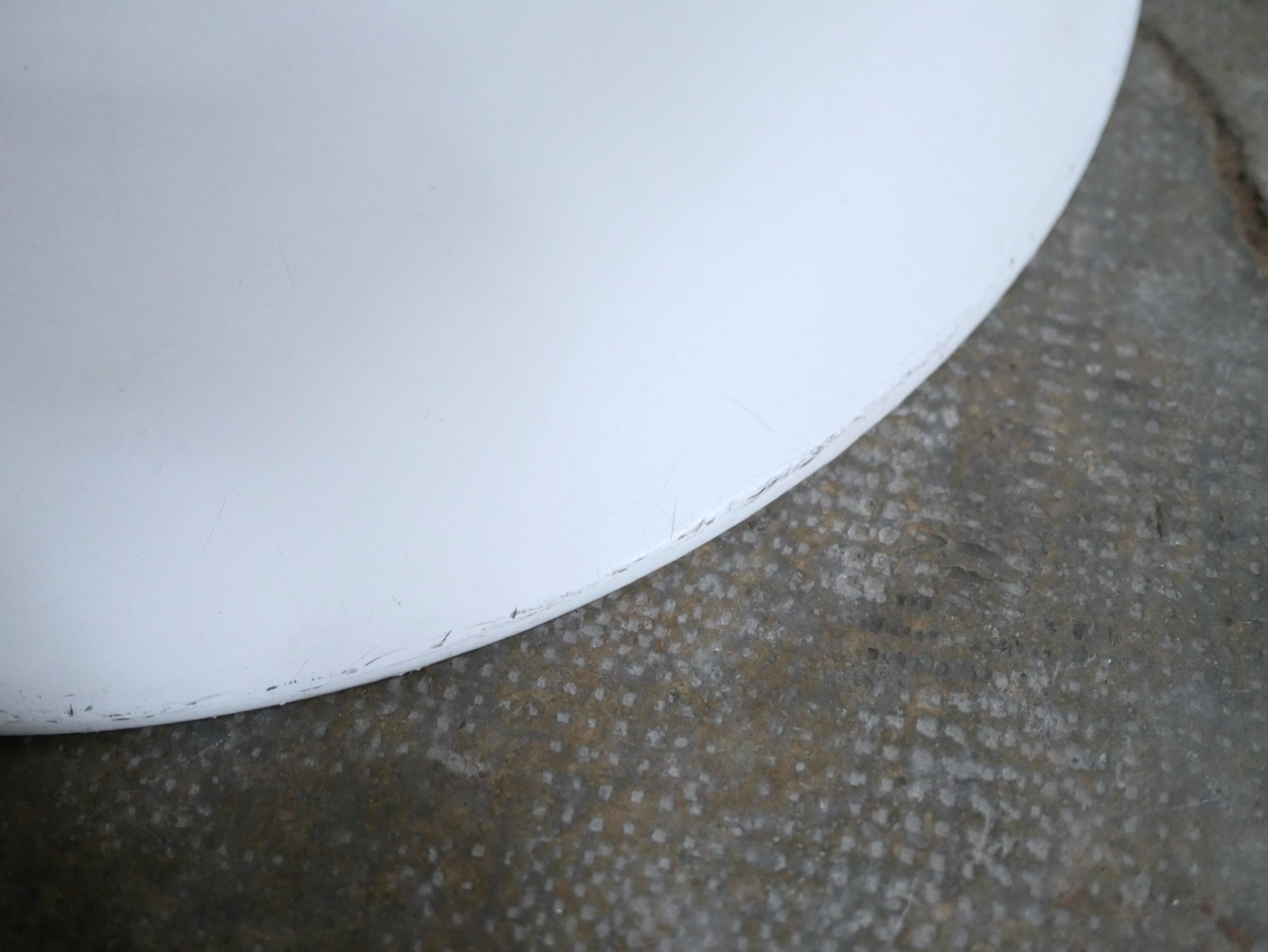 Round tulip table in marble by E. Saarinen for Knoll International editions For Sale 2