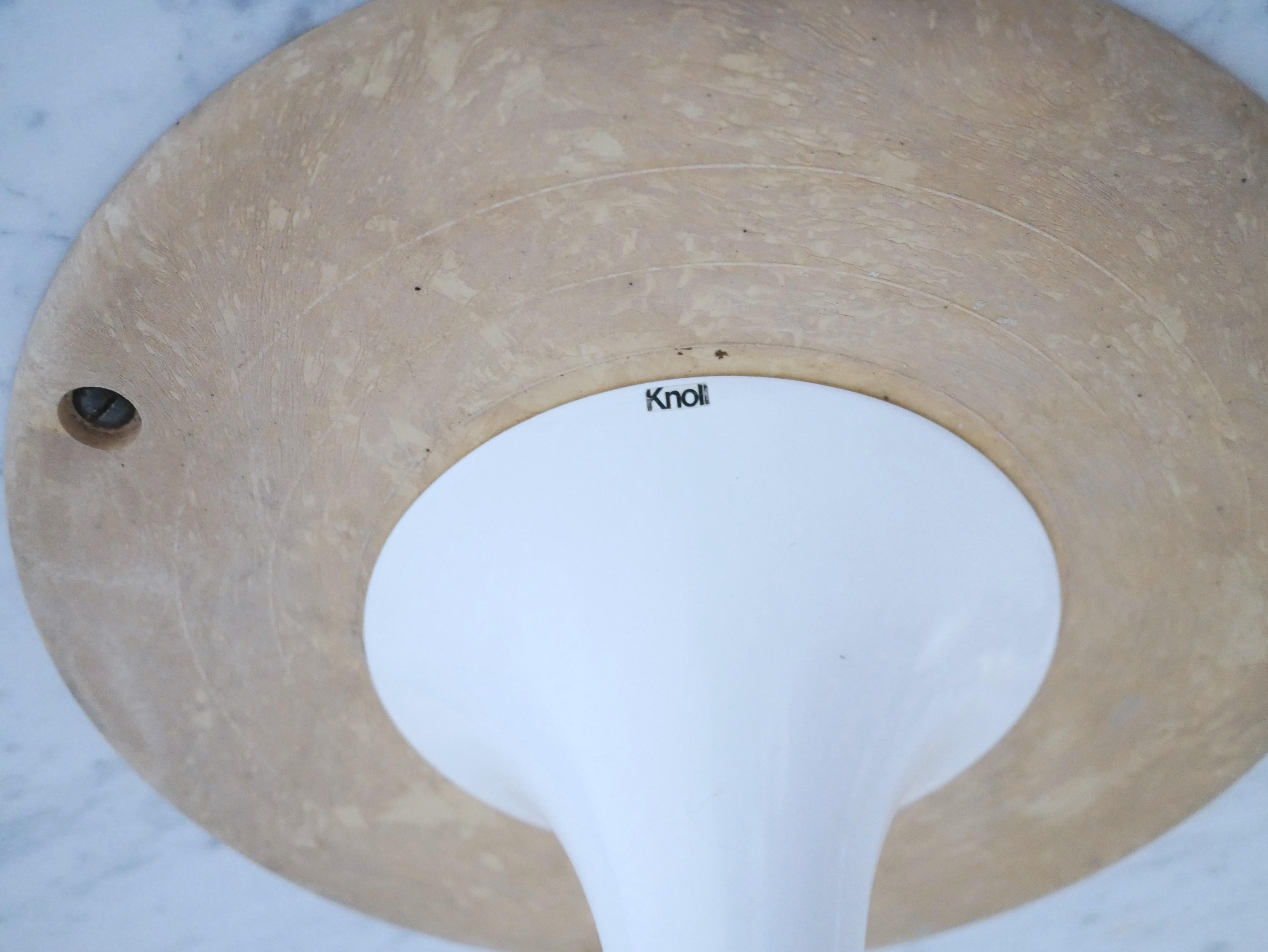 Round tulip table in marble by E. Saarinen for Knoll International editions For Sale 3