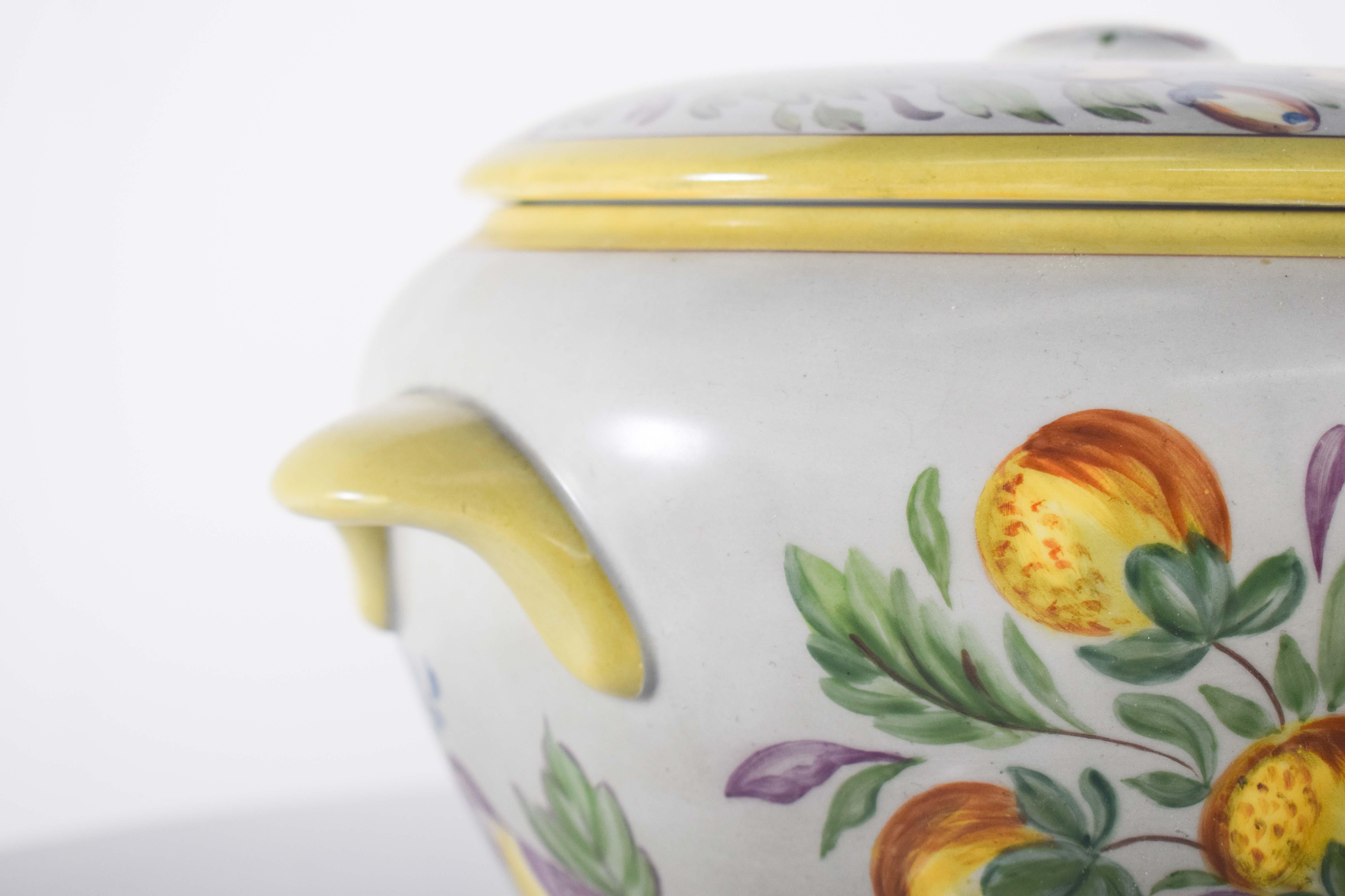 Sopera redonda de loza Royal Copenhagen Danés en venta