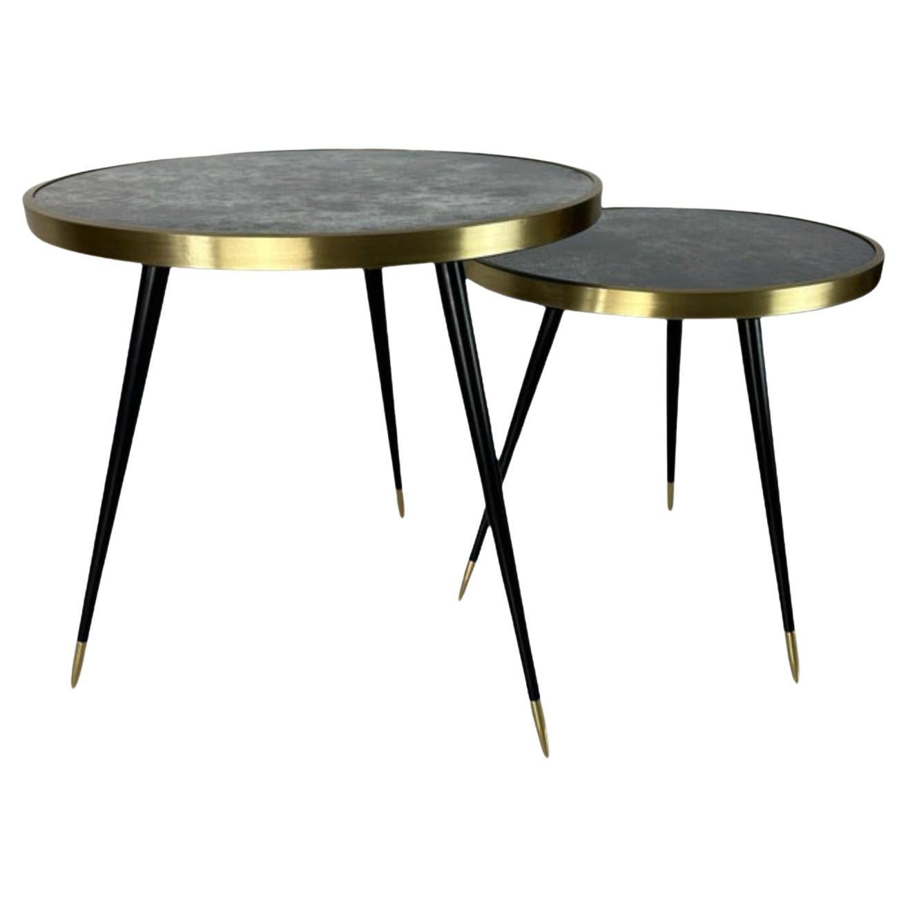 Runder Twist-Tisch, gealterte Spiegelplatte und Messingdetails, handgefertigt, Größe M im Angebot