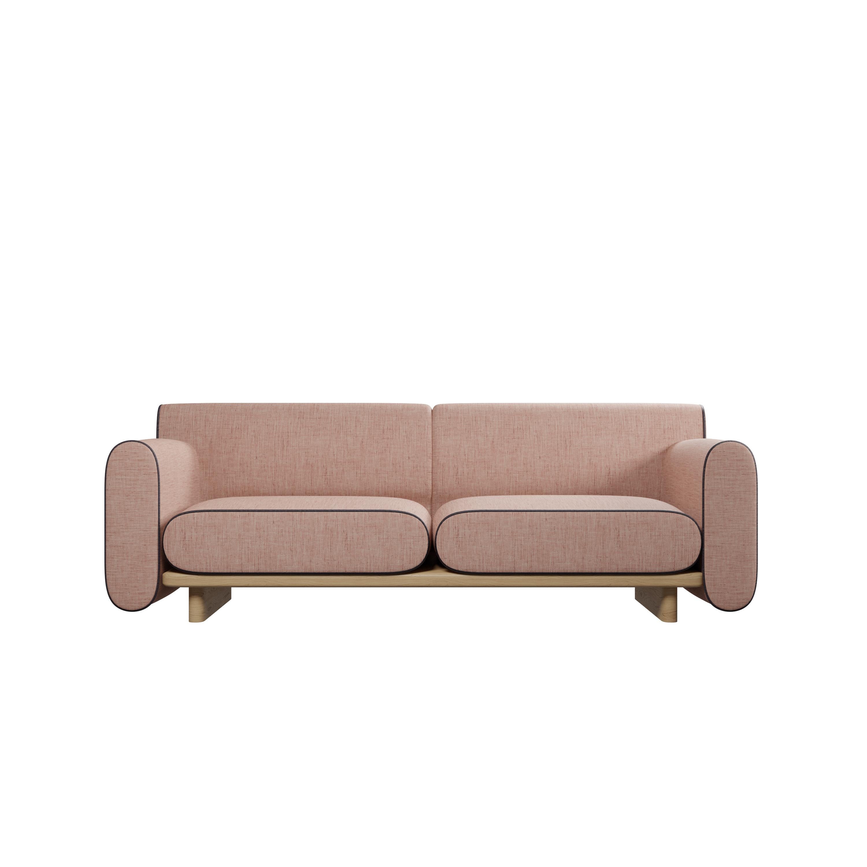 El sofá de dos plazas TILDA ejemplifica la elegancia minimalista con sus líneas suaves, sus elegantes curvas y su refinado zócalo de madera. Su forma distintiva no sólo crea una sensación de fluidez y gracia, sino que también realza enormemente su