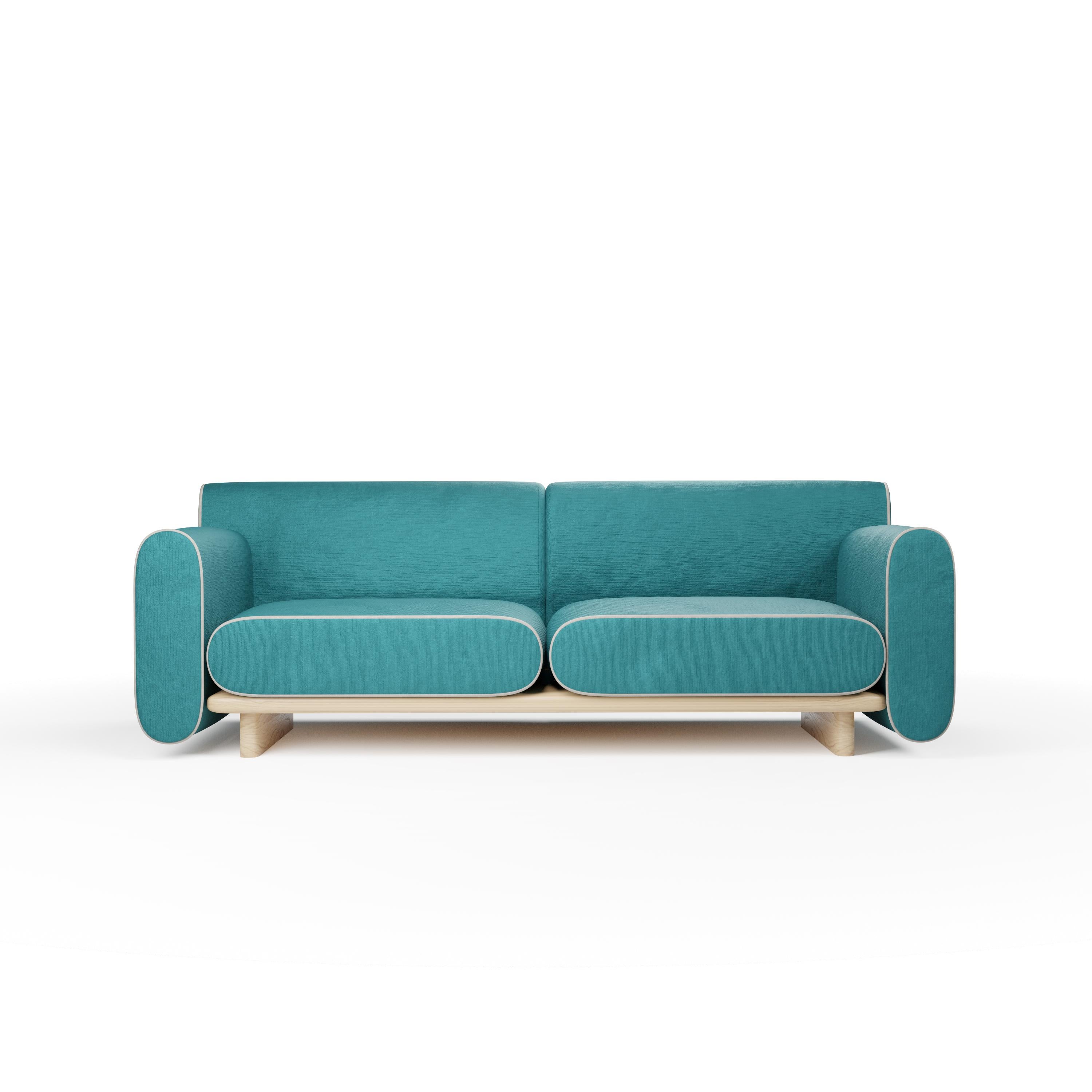 Il divano a due posti TILDA è un esempio di eleganza minimalista grazie alle sue linee morbide, alle curve eleganti e al raffinato zoccolo in legno. La sua forma distintiva non solo crea un senso di fluidità e grazia, ma migliora anche notevolmente