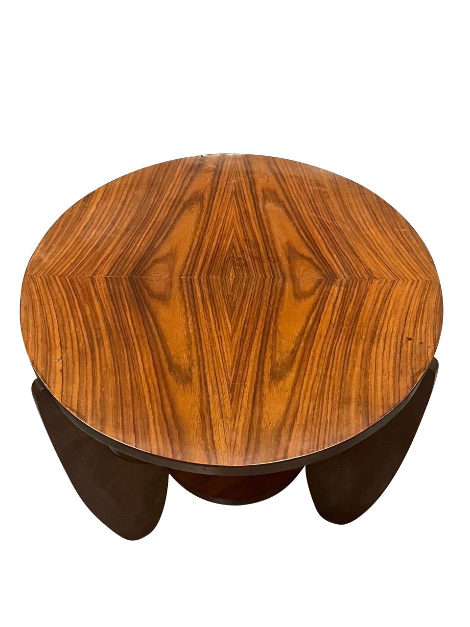 Round Two Tiered Paddle Shaped Legs Walnut Side Table, Italy, Mid Century In Good Condition For Sale In New York, NY
