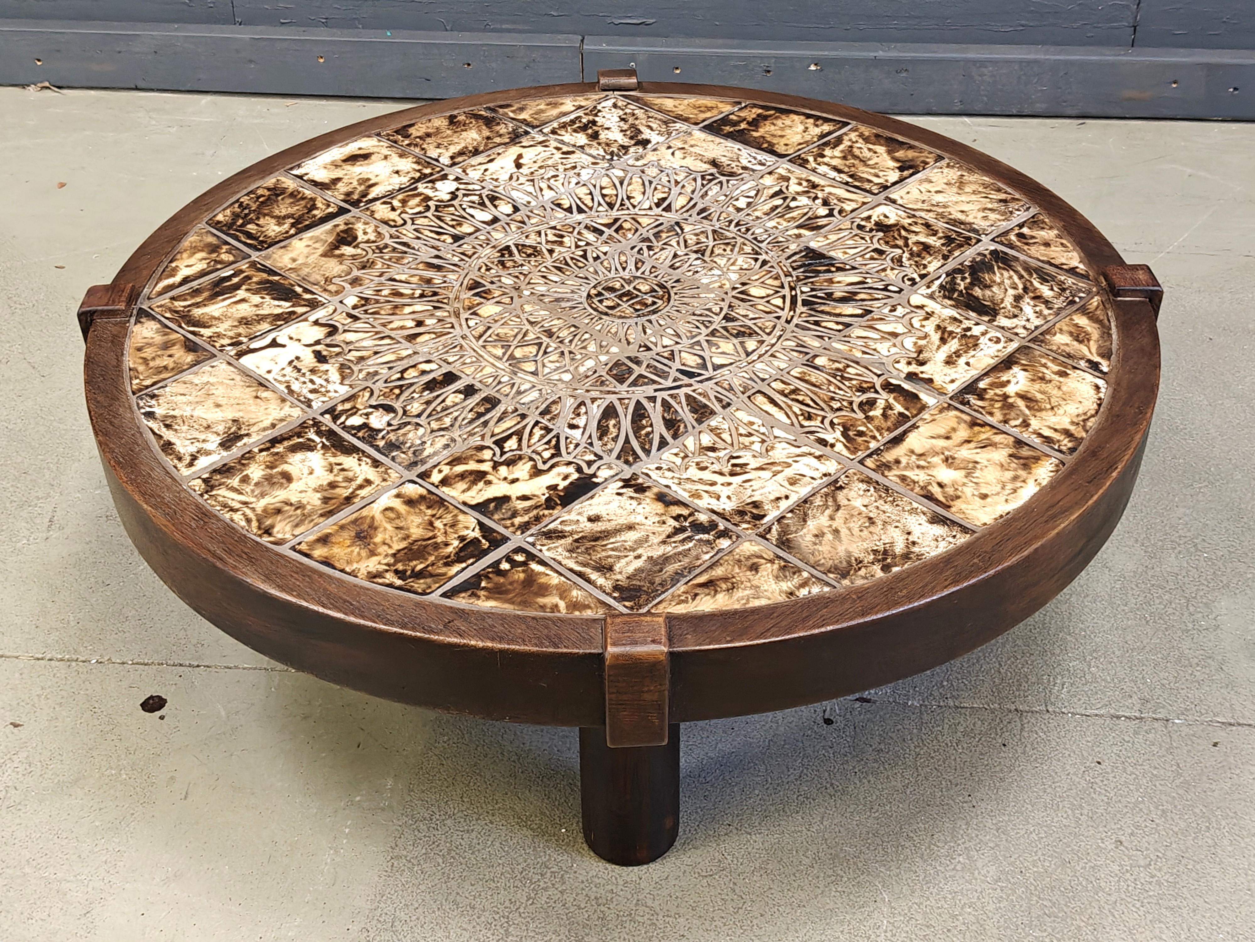 Francese Tavolino rotondo in ceramica Vallauris AM di Barrois, anni '60 in vendita