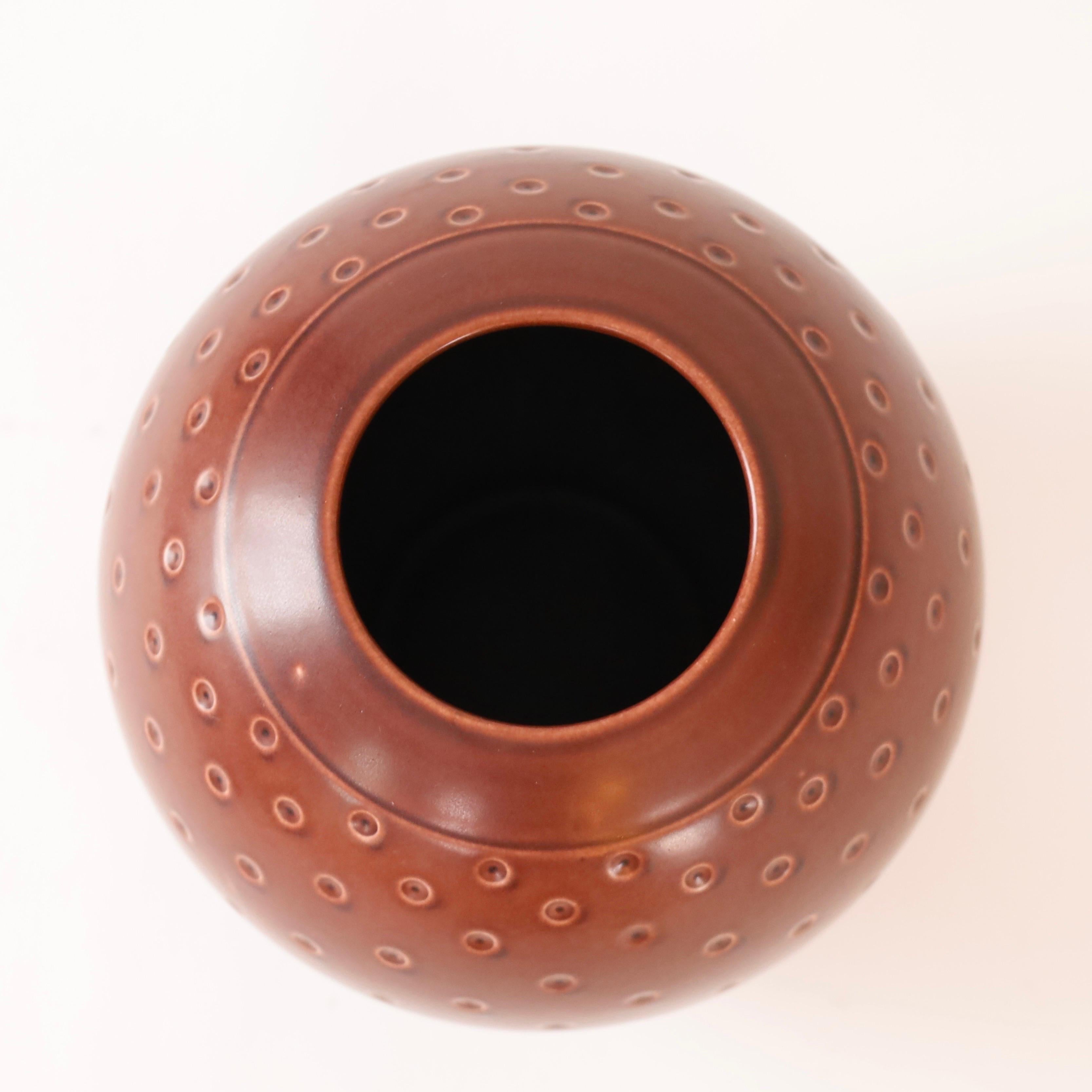 Vaso rotondo di Nils Thorsson per Aluminia, anni '30, Danimarca in vendita 3