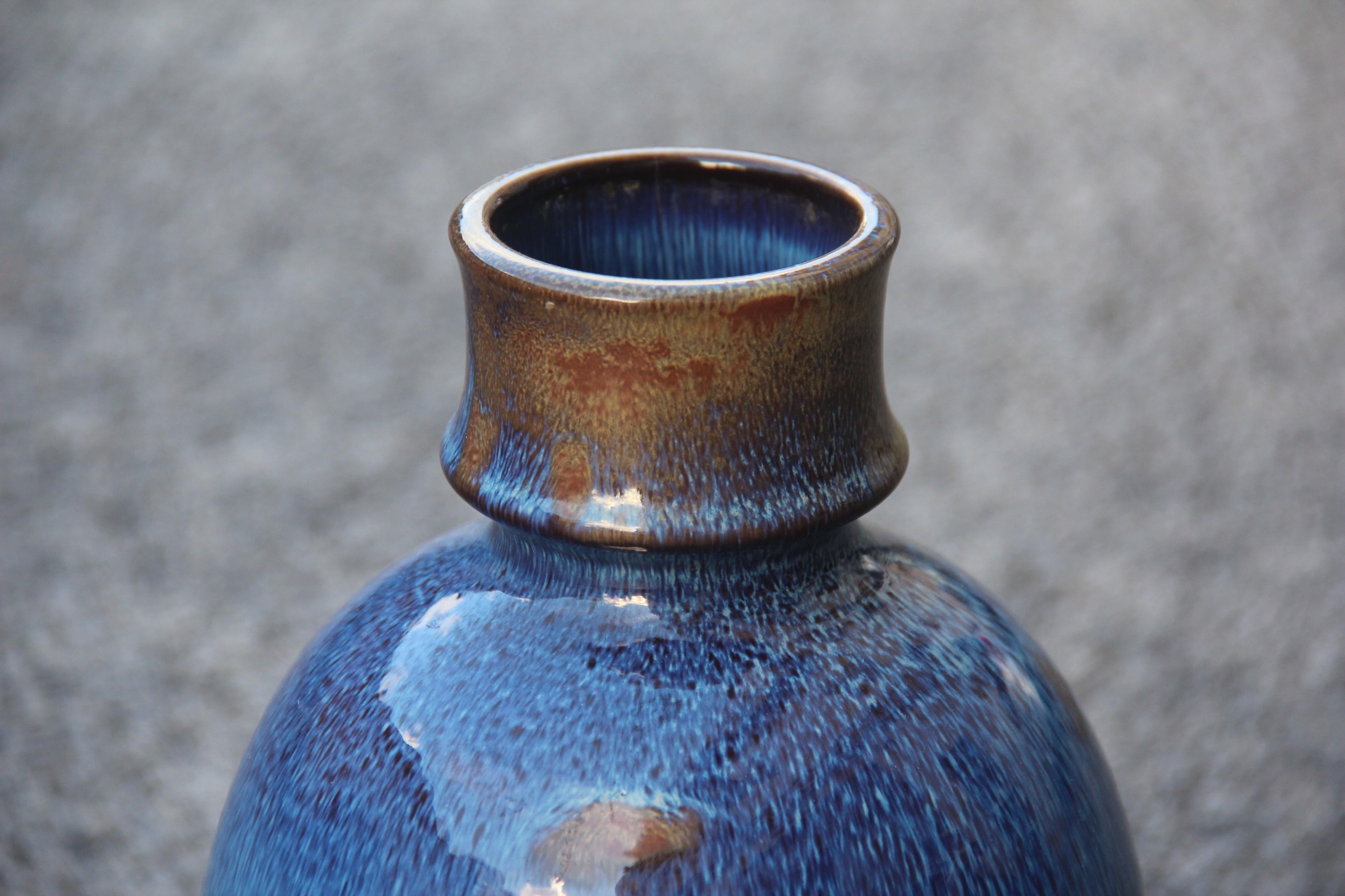 Runde Vase aus Keramik in Blau, Ernestine-Design, Italienisches Design, 1960er Jahre (Moderne der Mitte des Jahrhunderts) im Angebot