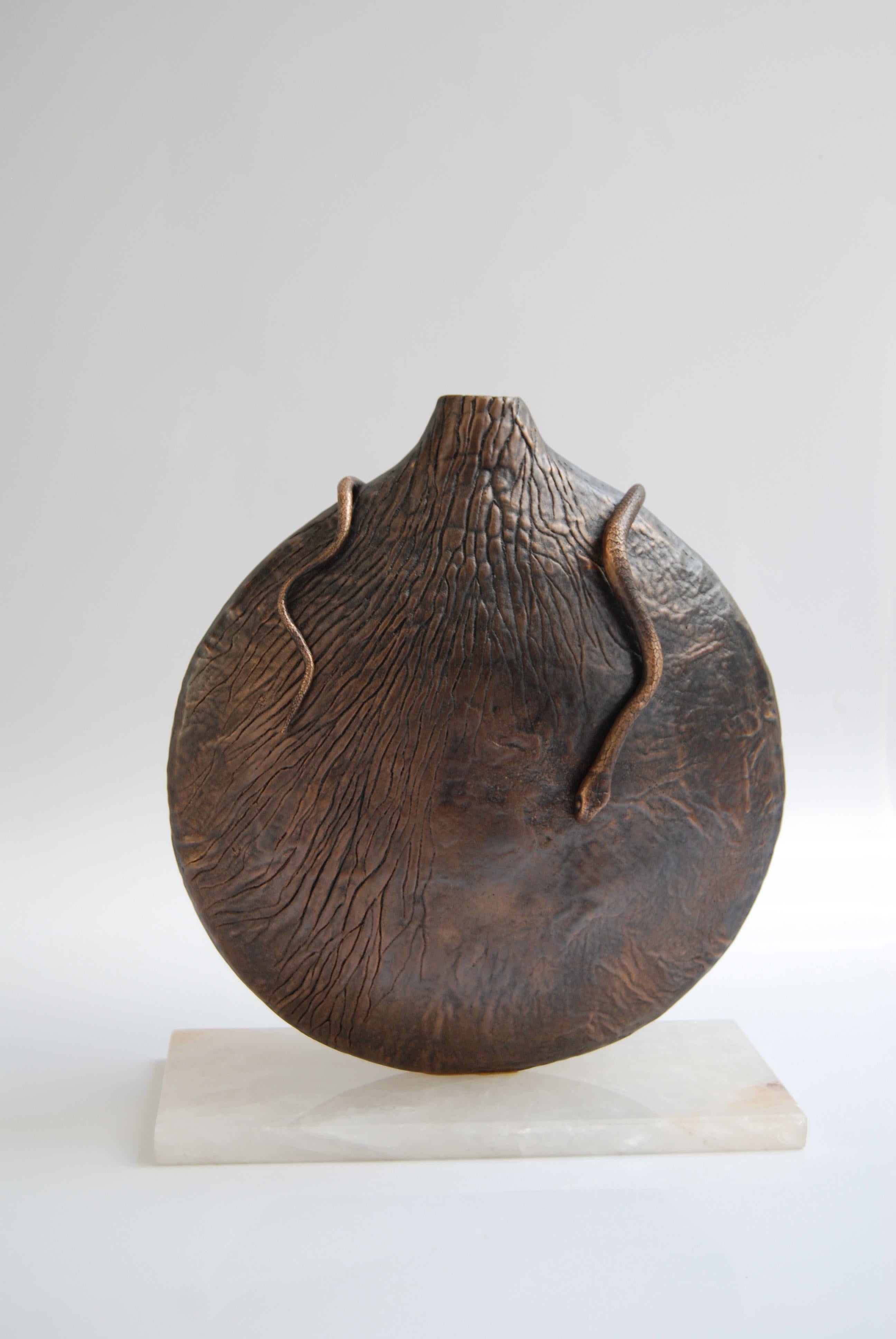 Round Vase in Dark Bronze by FAKASAKA Design
Dimensions: W 35.5 x D 15 x H 41 cm
Materials: Dark bronze.
 