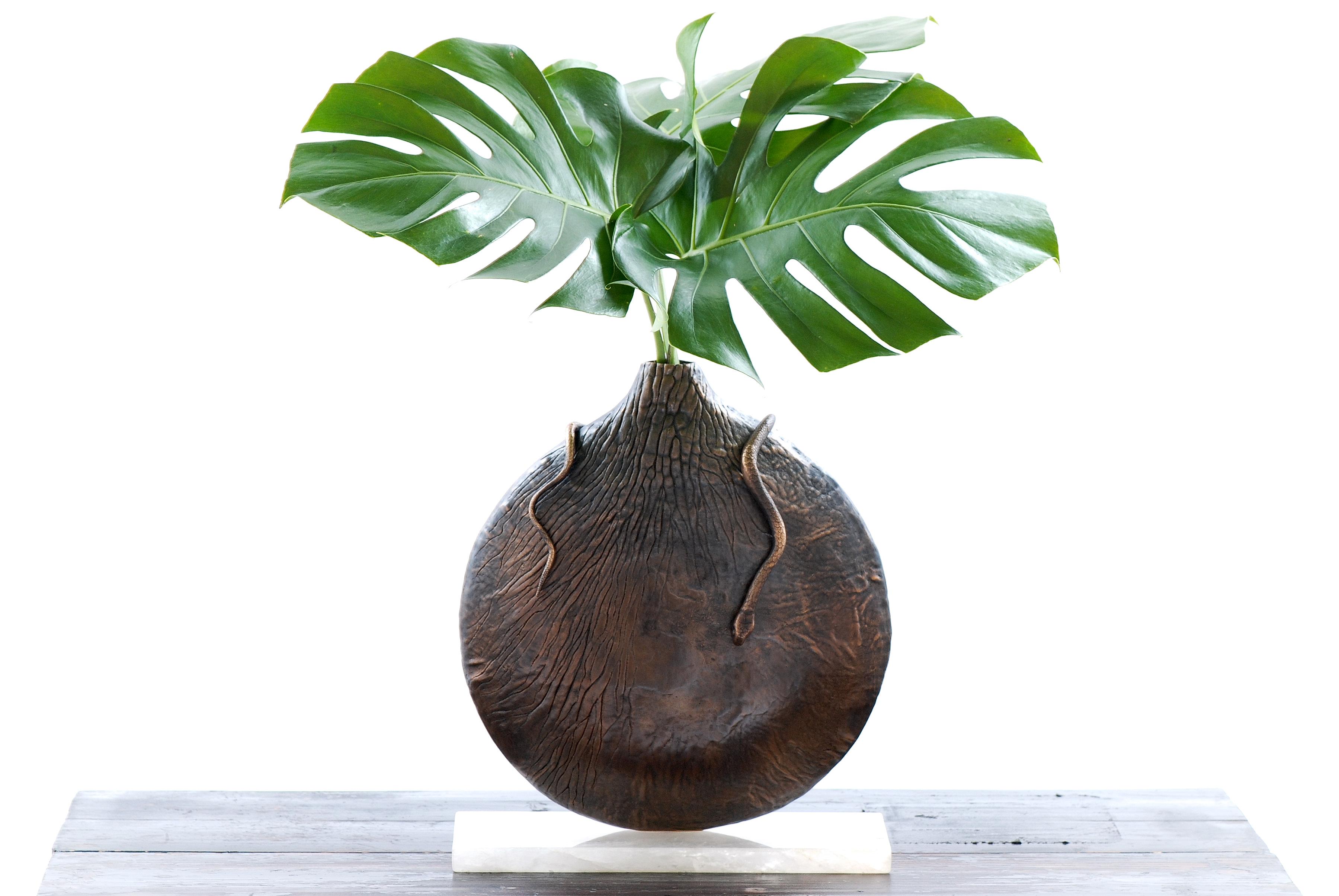 Brasiliano Vaso rotondo in bronzo scuro di FAKASAKA Design in vendita