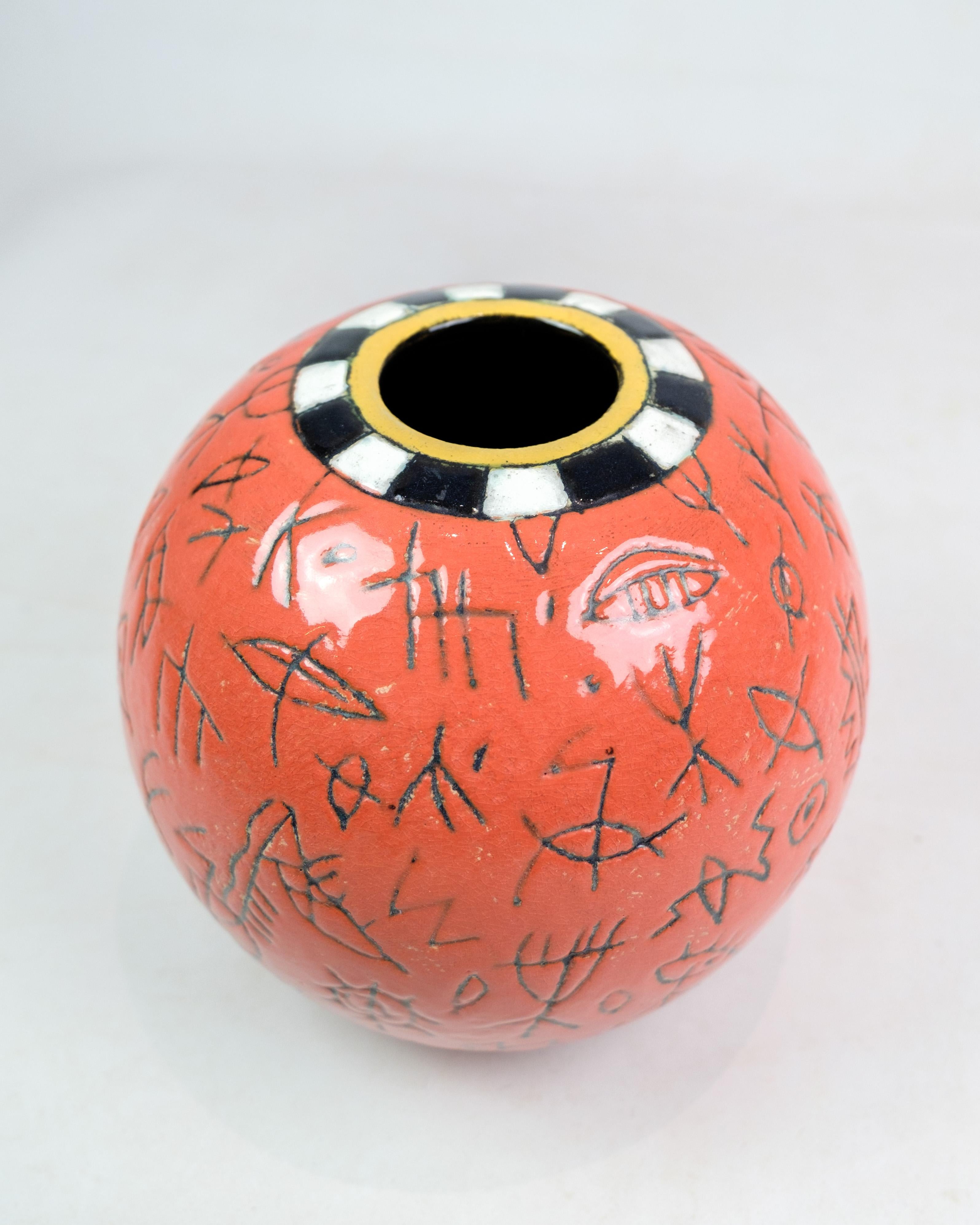Runde Vase mit orangefarbener Glasur, entworfen von Lene Regius aus den 1990er Jahren (Ende des 20. Jahrhunderts) im Angebot