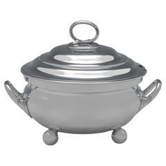Sopera victoriana redonda de plata de ley fabricada en Londres en 1892