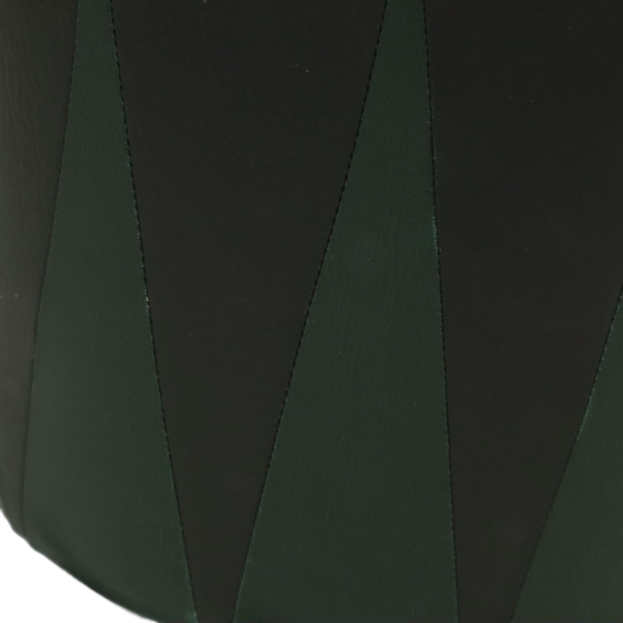 Pouf rotondo Greene & Greene & Greene nero bicolore Skai anni '60 in vendita 2
