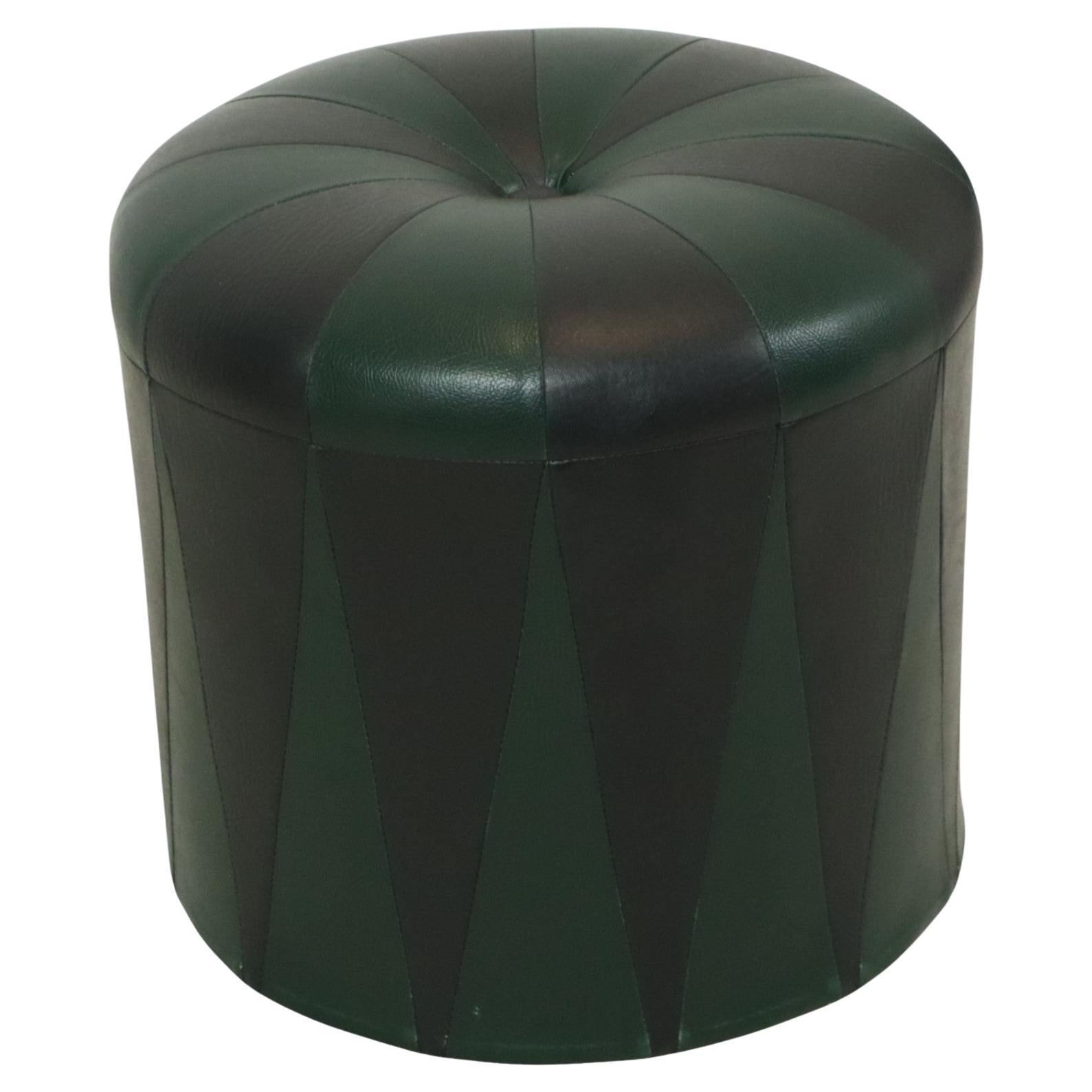 Pouf rotondo Greene & Greene & Greene nero bicolore Skai anni '60 in vendita