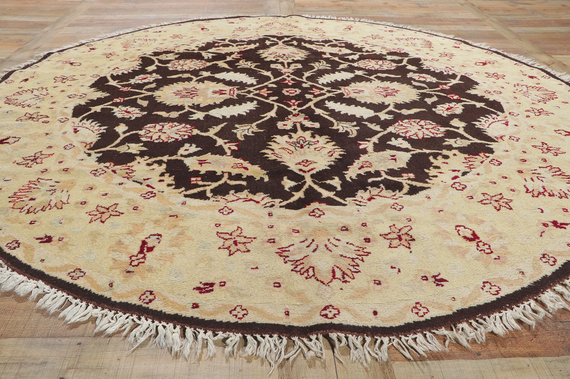 Round Vintage Indian Rug with Traditional Persian Style In Good Condition For Sale In Dallas, TX