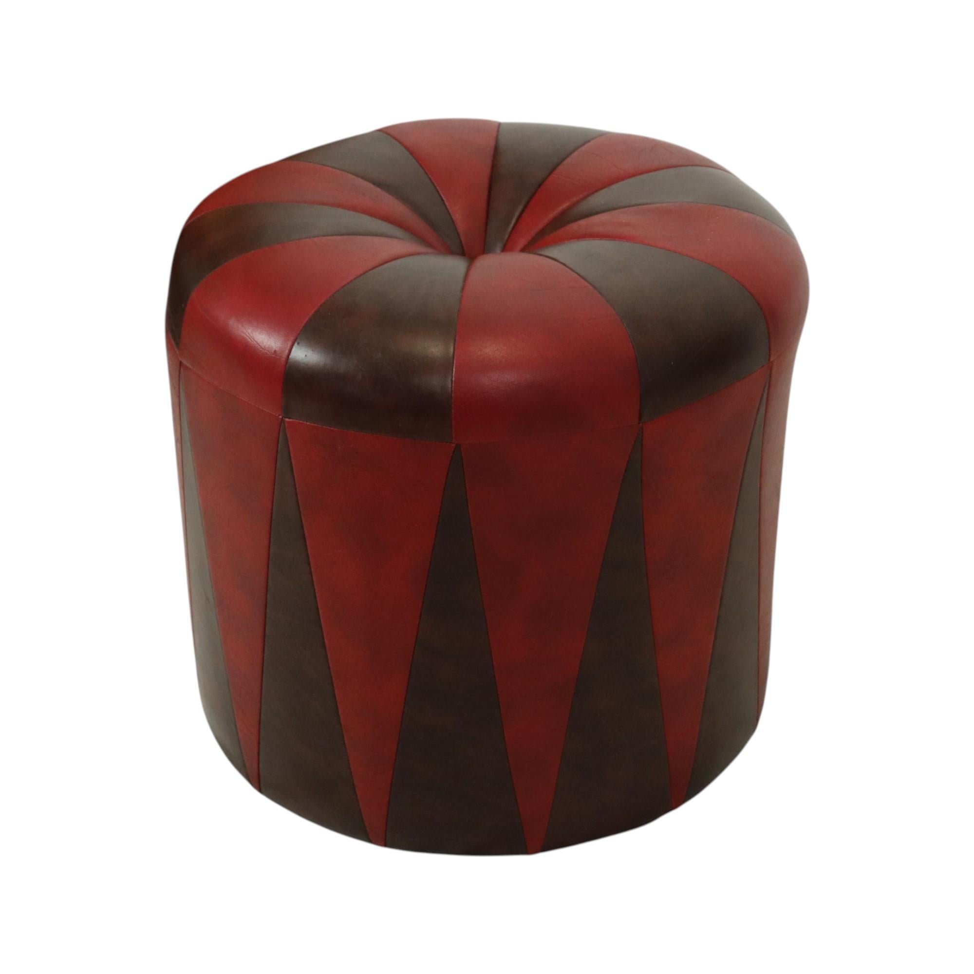 Runde Vintage Pouf Braun Rot Zweifarbig Skai Sechziger Jahre (Patchwork) im Angebot