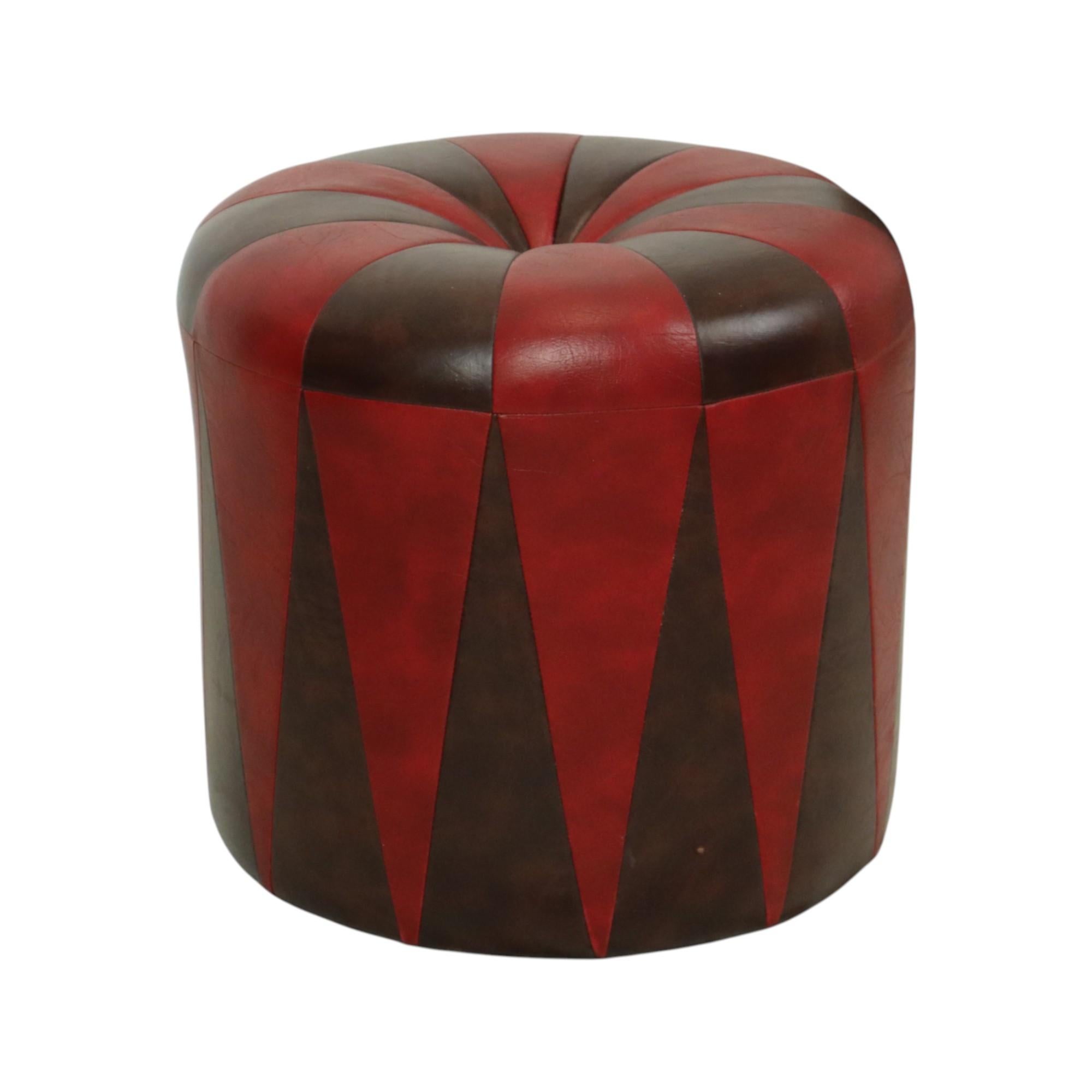 Runde Vintage Pouf Braun Rot Zweifarbig Skai Sechziger Jahre (Kunstleder) im Angebot
