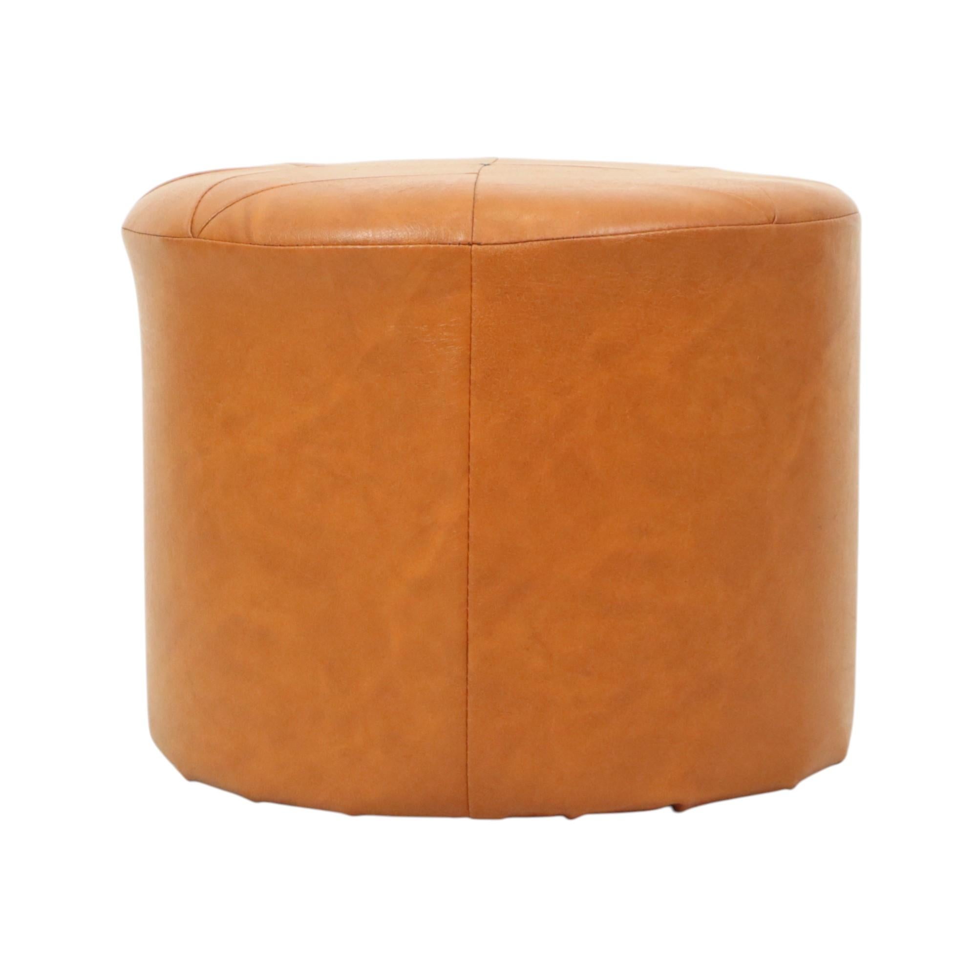 Runde Vintage Pouf Braun Skai Leder Sternmotiv Sechziger Jahre (20. Jahrhundert) im Angebot