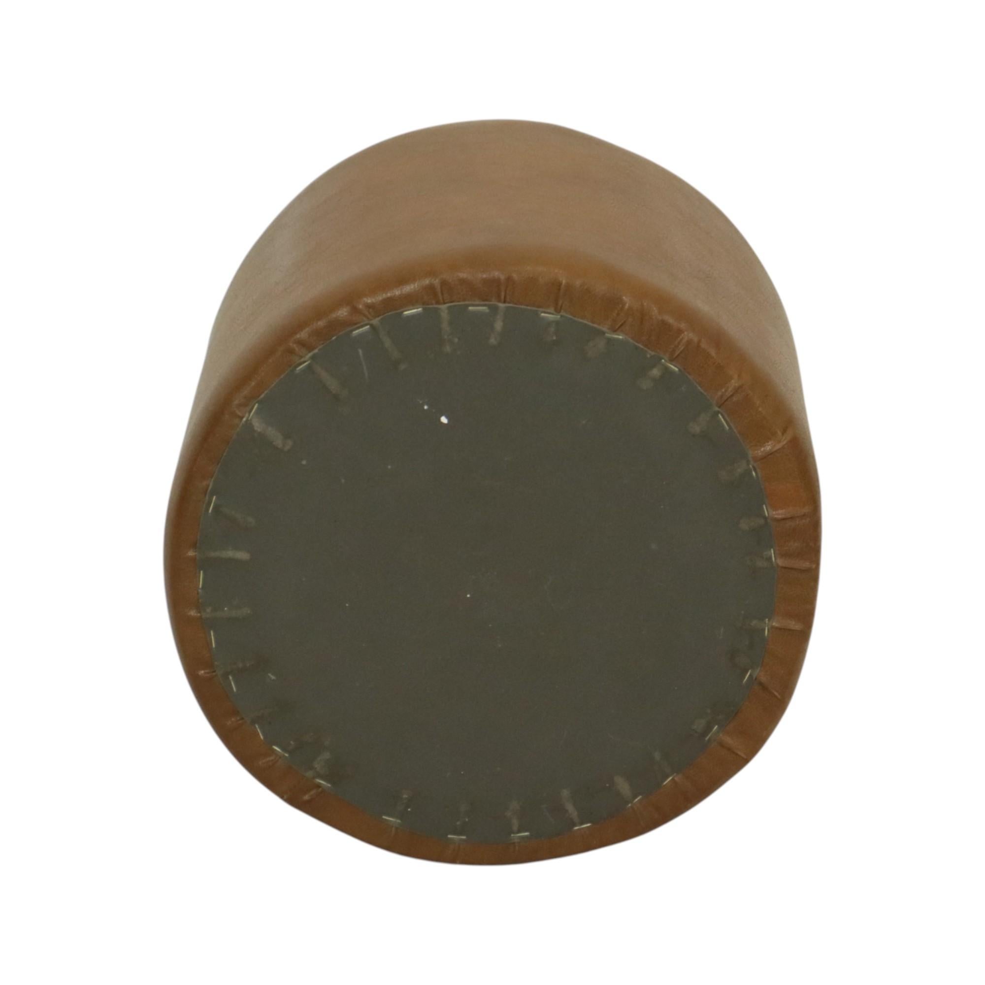 Round Vintage Pouf Brown Star Motif Skai Sixties For Sale 4