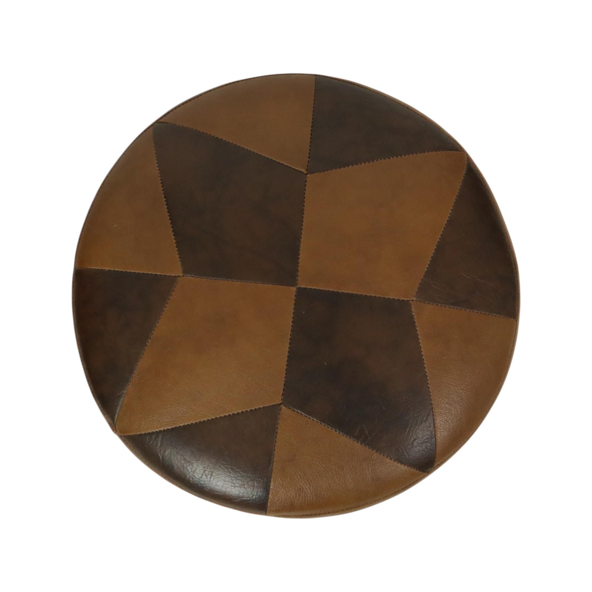 Round Vintage Pouf Brown Star Motif Skai Sixties In Good Condition For Sale In Poperinge, BE