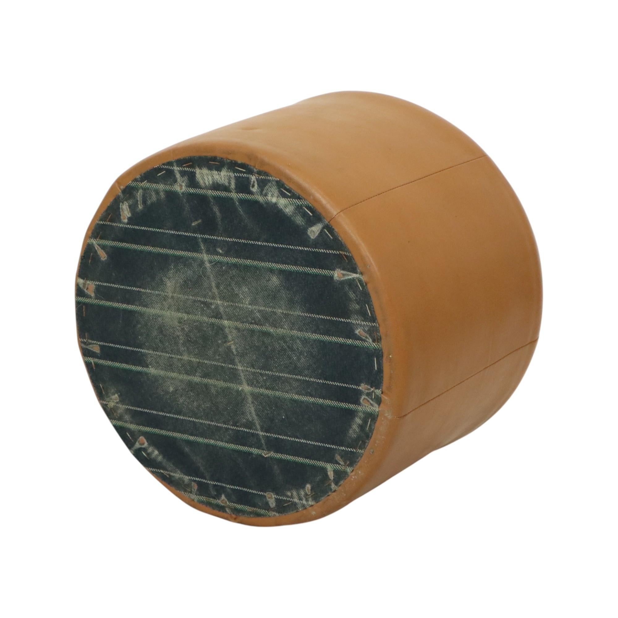 Pouf rotondo vintage in ecopelle marrone cammello Skai in vendita 5