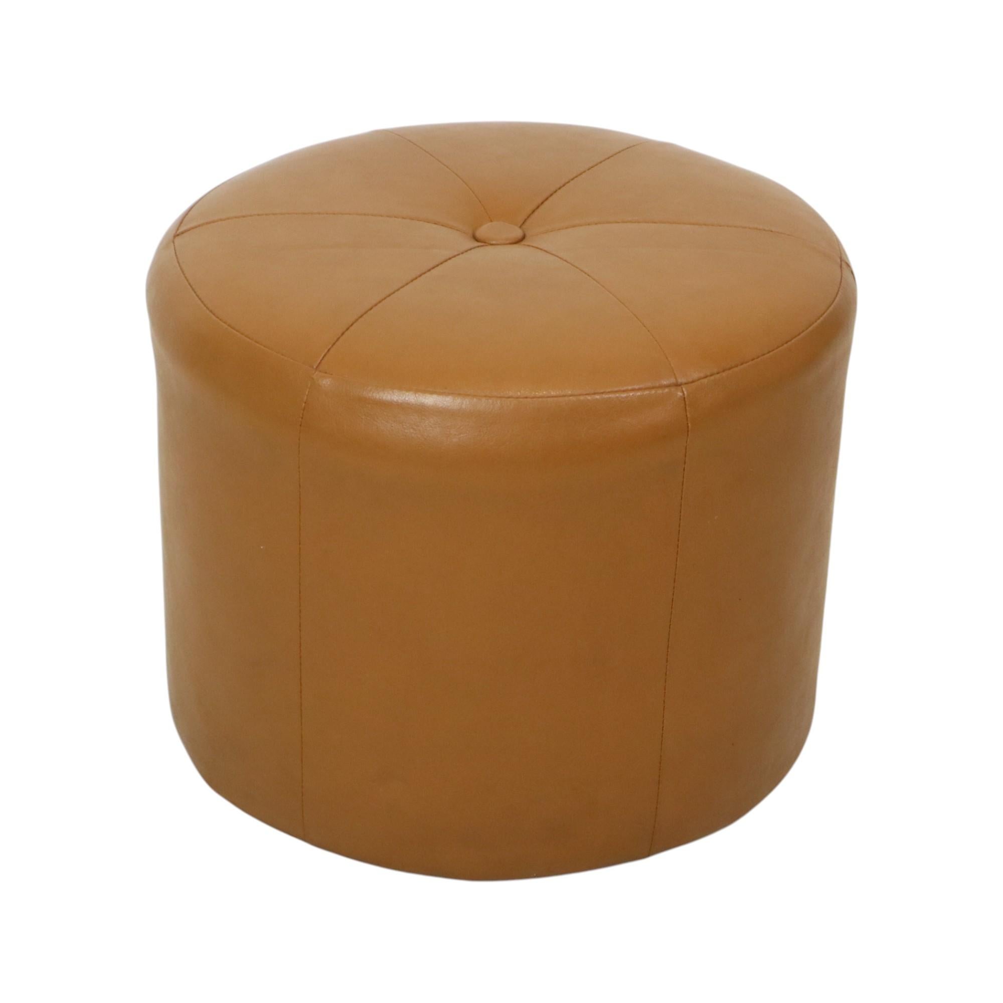 Pouf rotondo vintage in ecopelle marrone cammello Skai in vendita 3