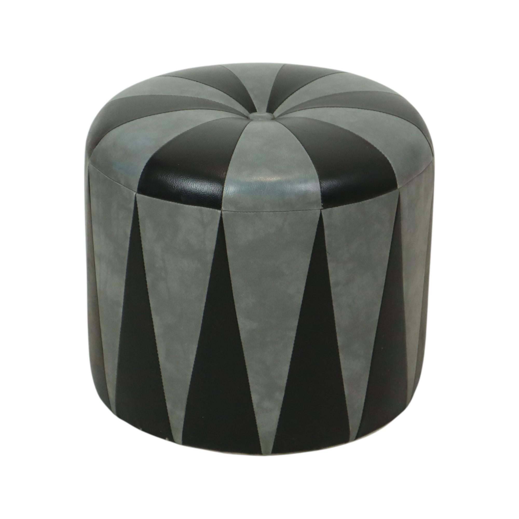 Cool vintage round patchwork-style ottoman, made from a wooden base and upholstered in high-quality, two-tone gray-blue and black marbled faux leather, manufactured in Belgium circa the 1960s.

A characterful and authentic piece from the 1960s, this