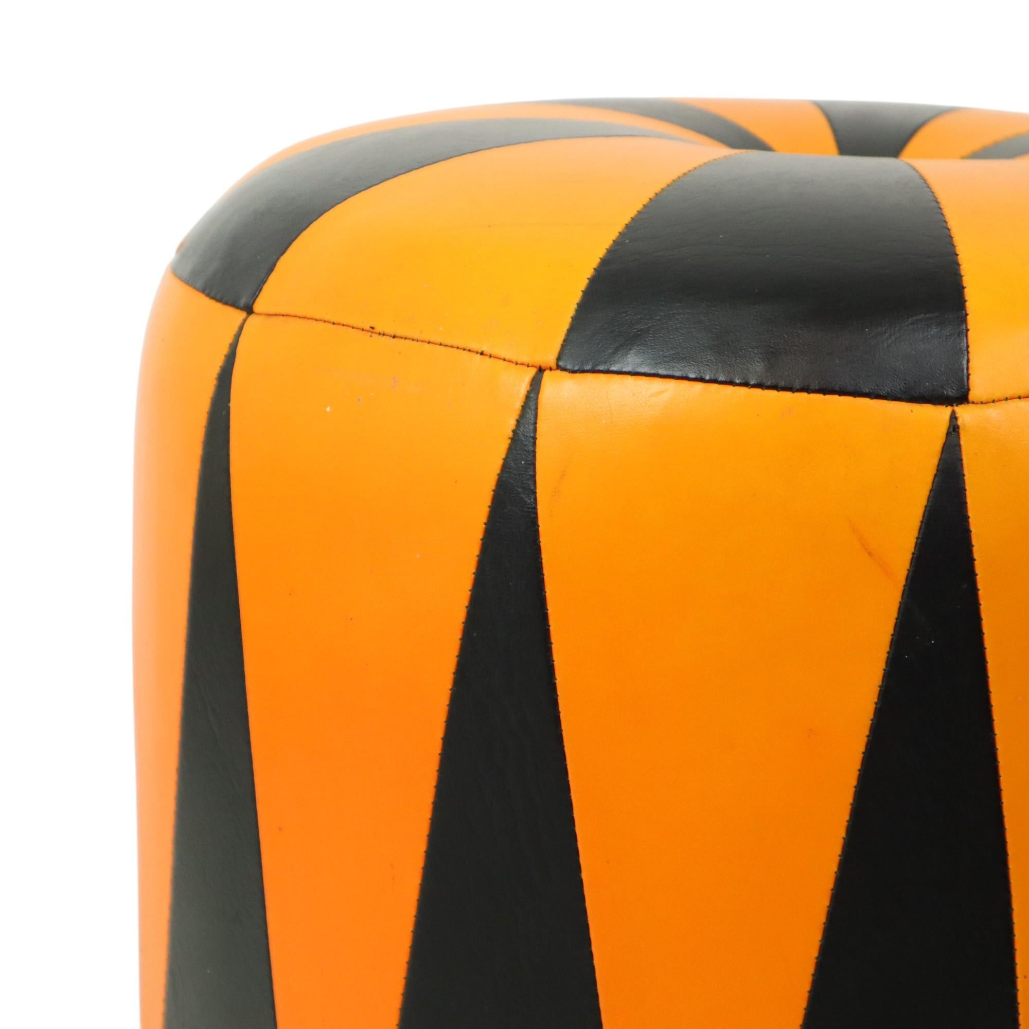 Round Vintage Pouf Orange Black Two-tone Skai Sixties In Good Condition For Sale In Poperinge, BE