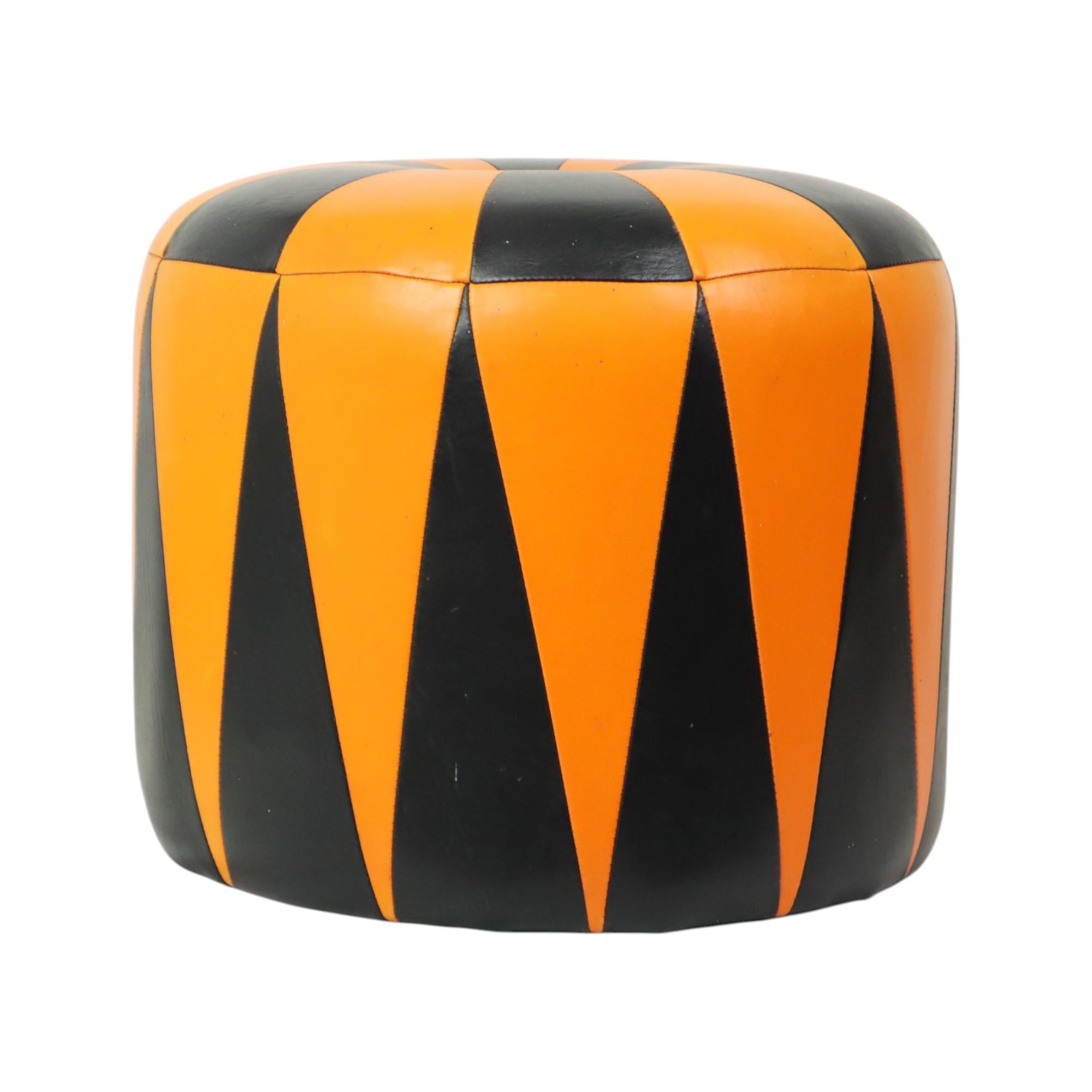Round Vintage Pouf Orange Black Two-tone Skai Sixties For Sale 2