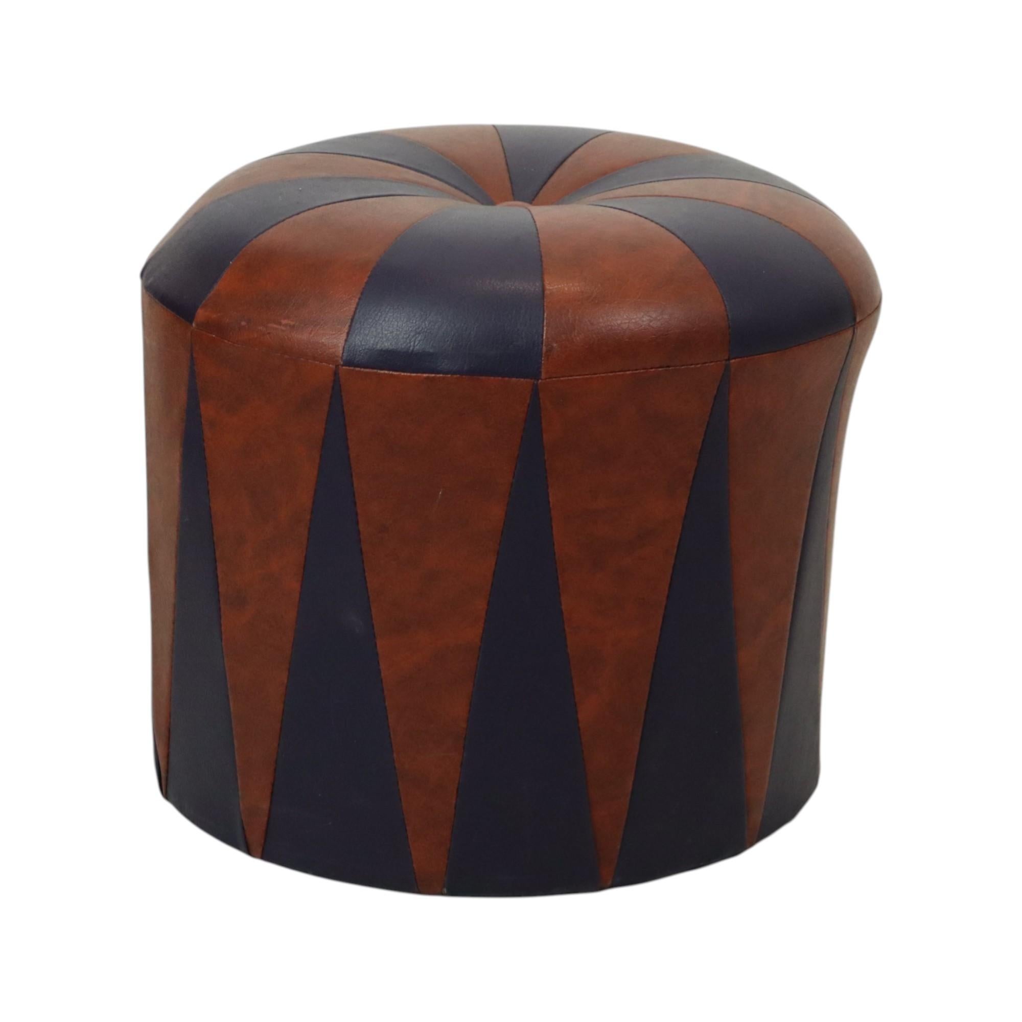 Cool vintage round patchwork-style ottoman, made from a wooden base and upholstered in high-quality, two-tone purple and burgundy/brown marbled faux leather, made in Belgium circa the 1960s.

A characterful and authentic object from the 1960s, this