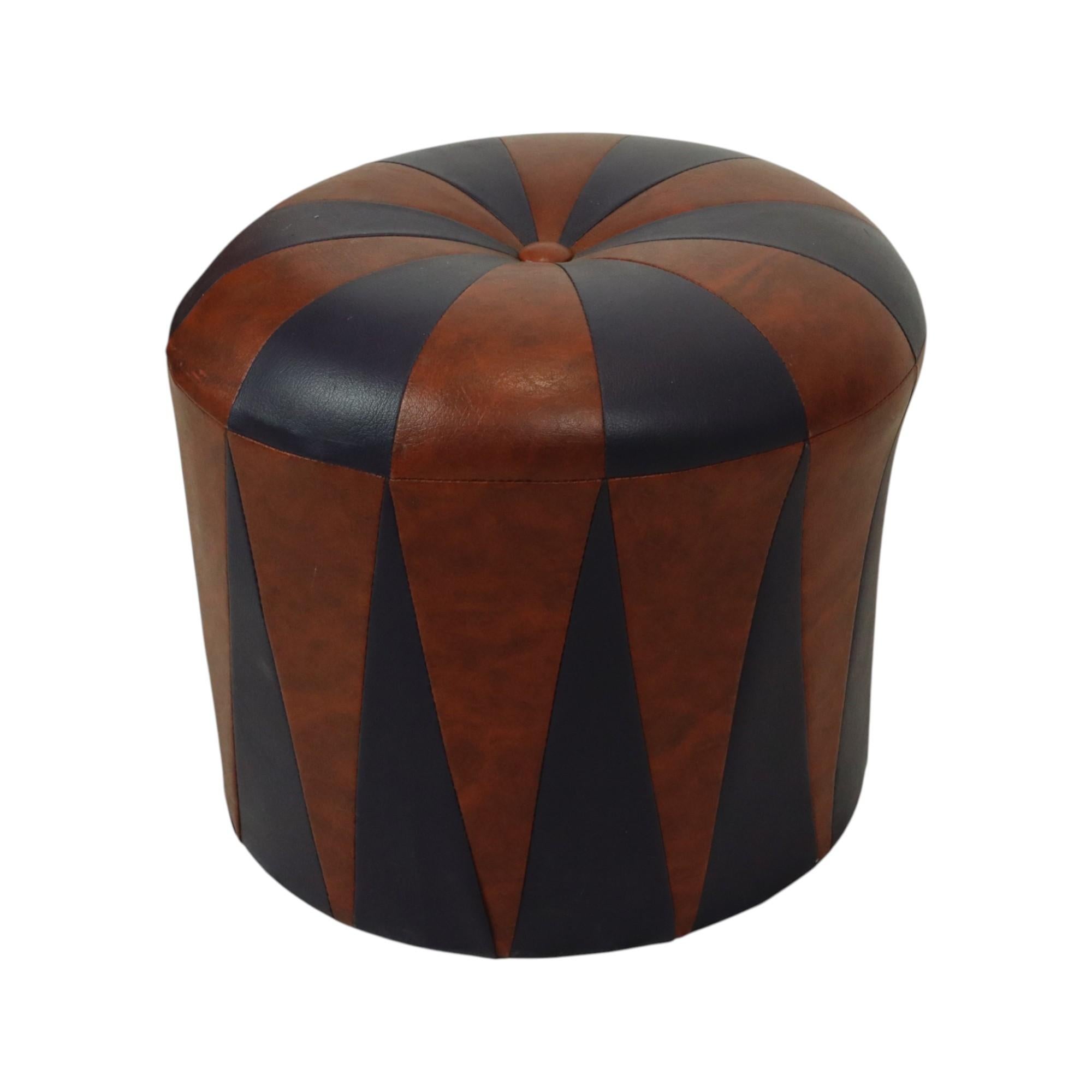 Round Vintage Pouf Purple Bordeaux Two-tone Skai Sixties In Good Condition For Sale In Poperinge, BE