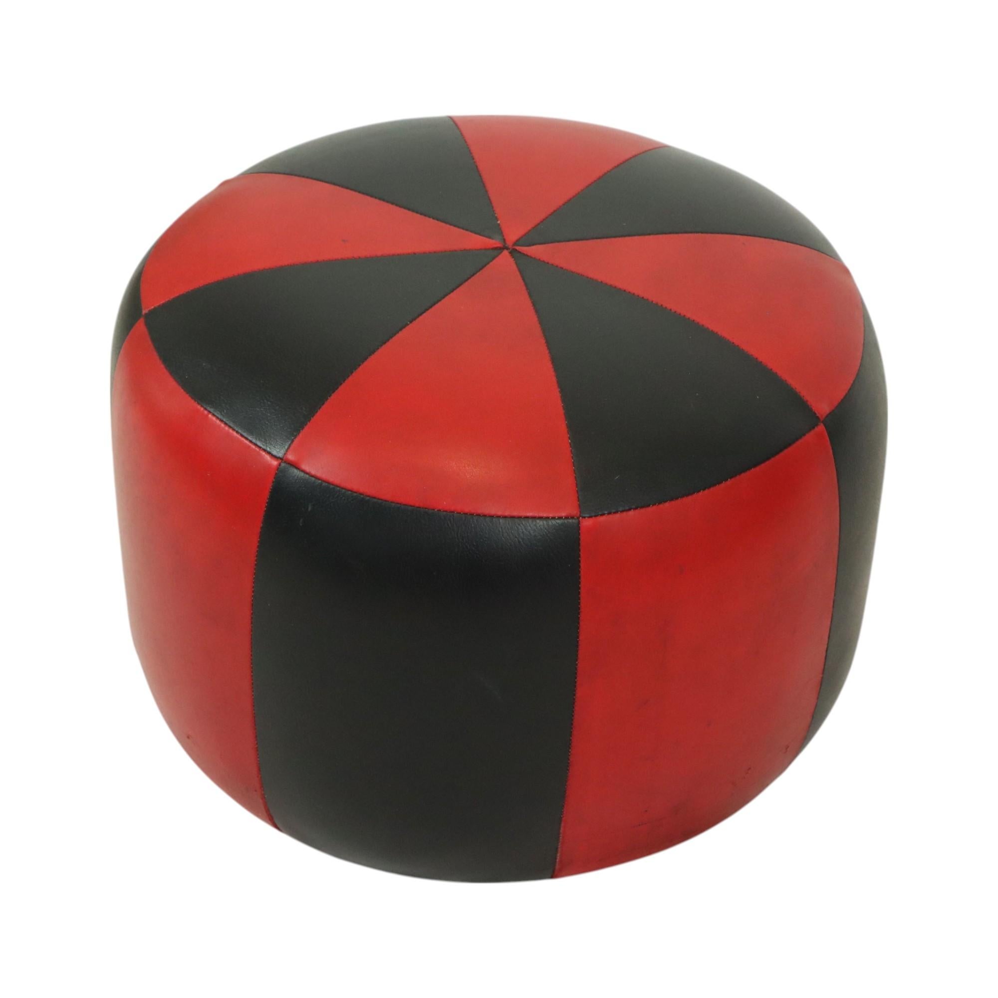 Round Vintage Red Black Pouf Two-Tone Skai Leather Sixties In Fair Condition In Poperinge, BE