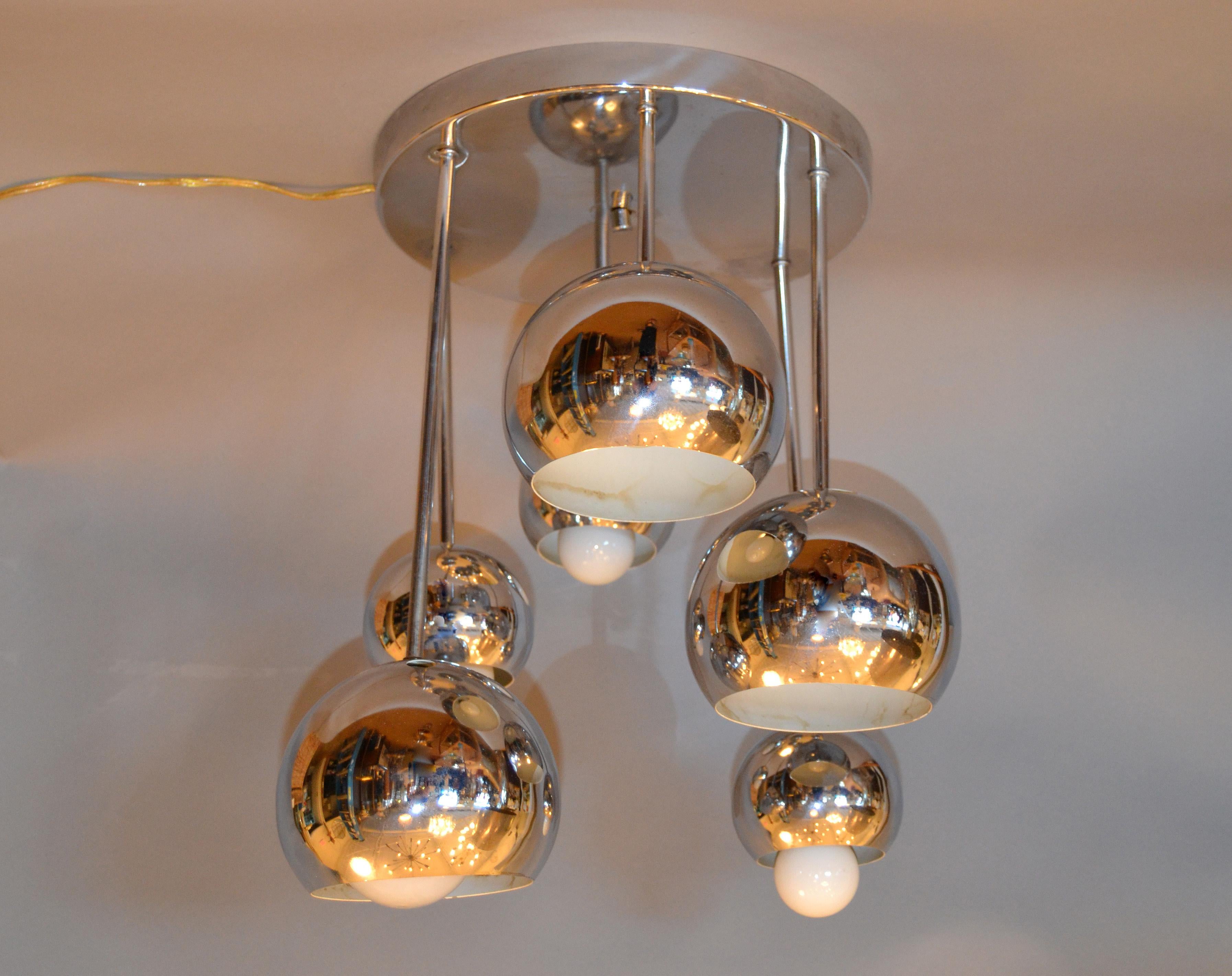 Mid-Century Modern Space Age six-light chrome ball ceiling light fixture, flush mount.
The circular chrome disk mounts to the ceiling and chrome ball globes come down on chrome rods in various heights.
In perfect working condition and uses 3 small