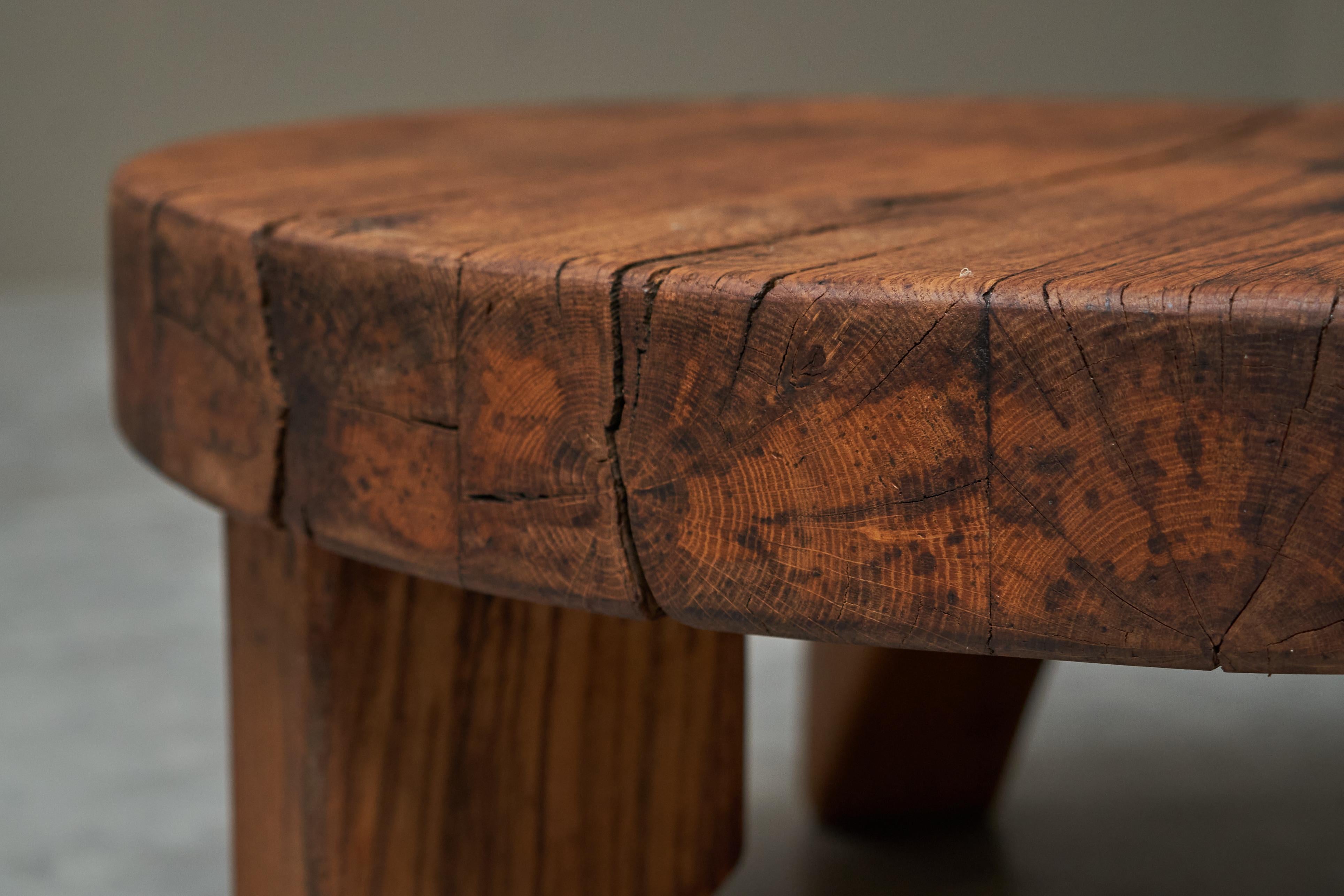 Round Wabi Sabi Coffee Table in Solid Oak 1960s For Sale 2