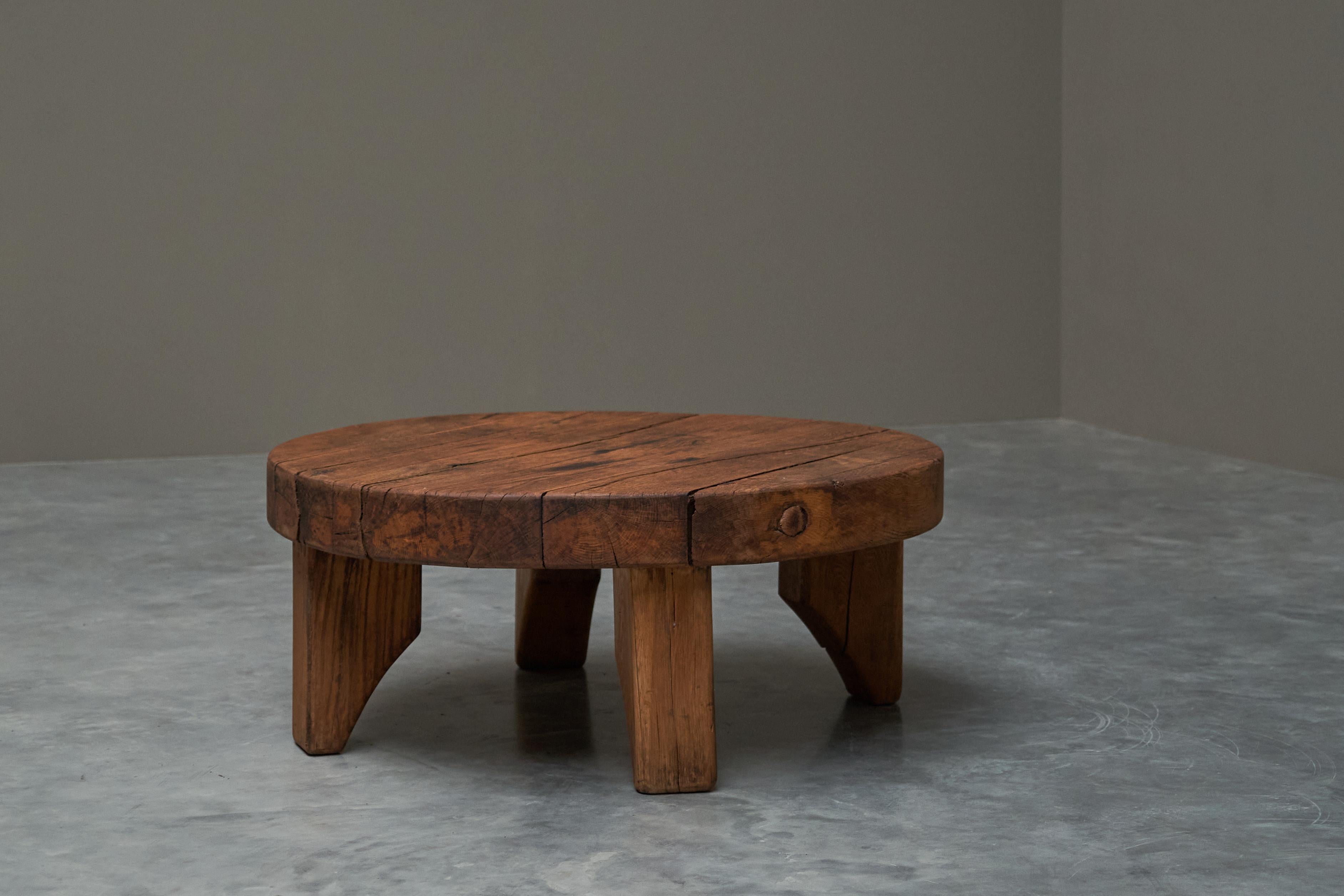 Round Wabi Sabi Coffee Table in Solid Oak, Europe, 1960s.

This is a very robust and heavy round mid century coffee table in solid oak with a fantastic wabi sabi / brutalist appearance. Most probably French.

With a very thick round top, supported