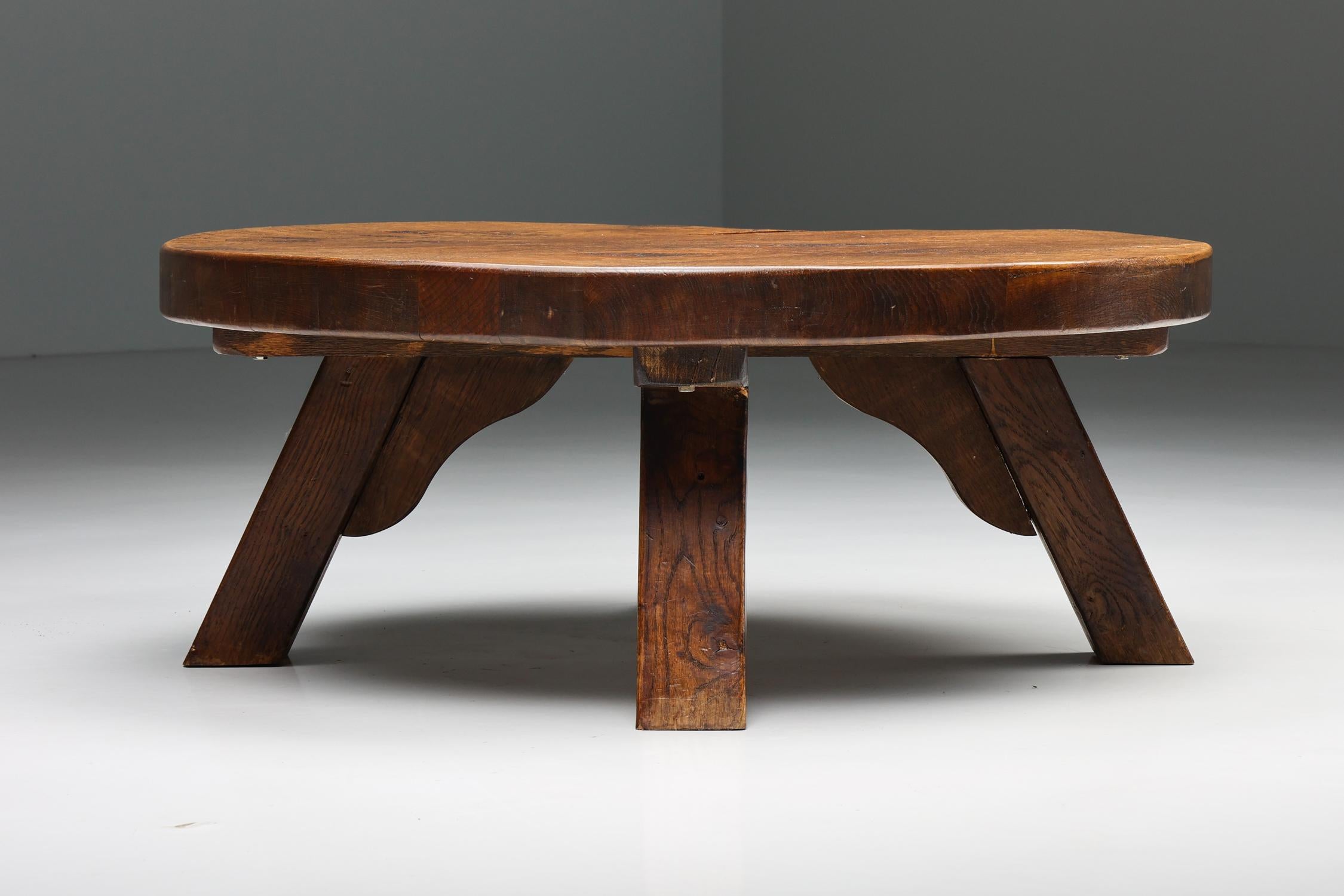 Round Wabi-Sabi Rustic Coffee Table, France, 1940s In Excellent Condition For Sale In Antwerp, BE