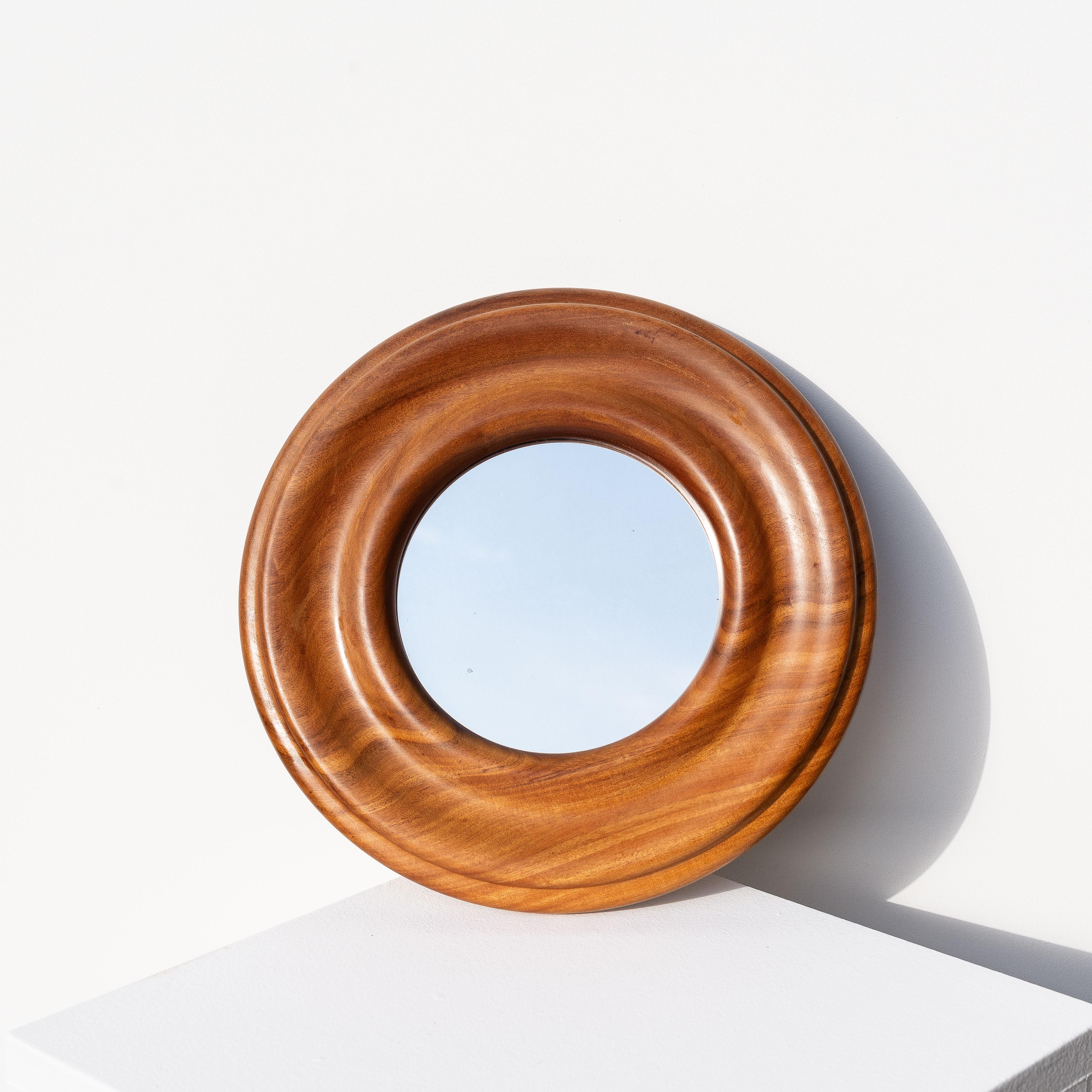 Miroir mural rond en bois d'orme, France, mi-siècle moderne en vente 3