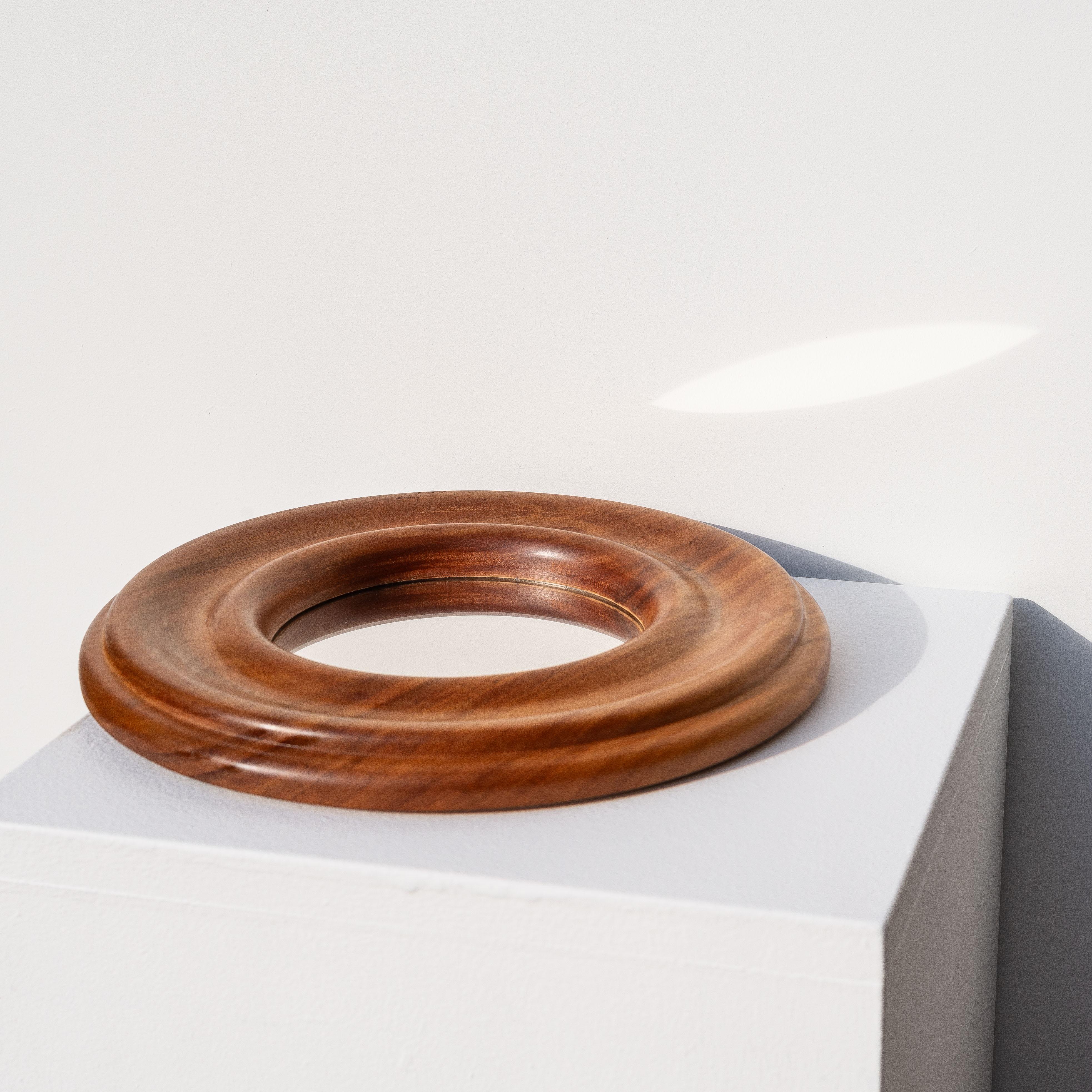 Miroir mural rond en bois d'orme, France, mi-siècle moderne en vente 4
