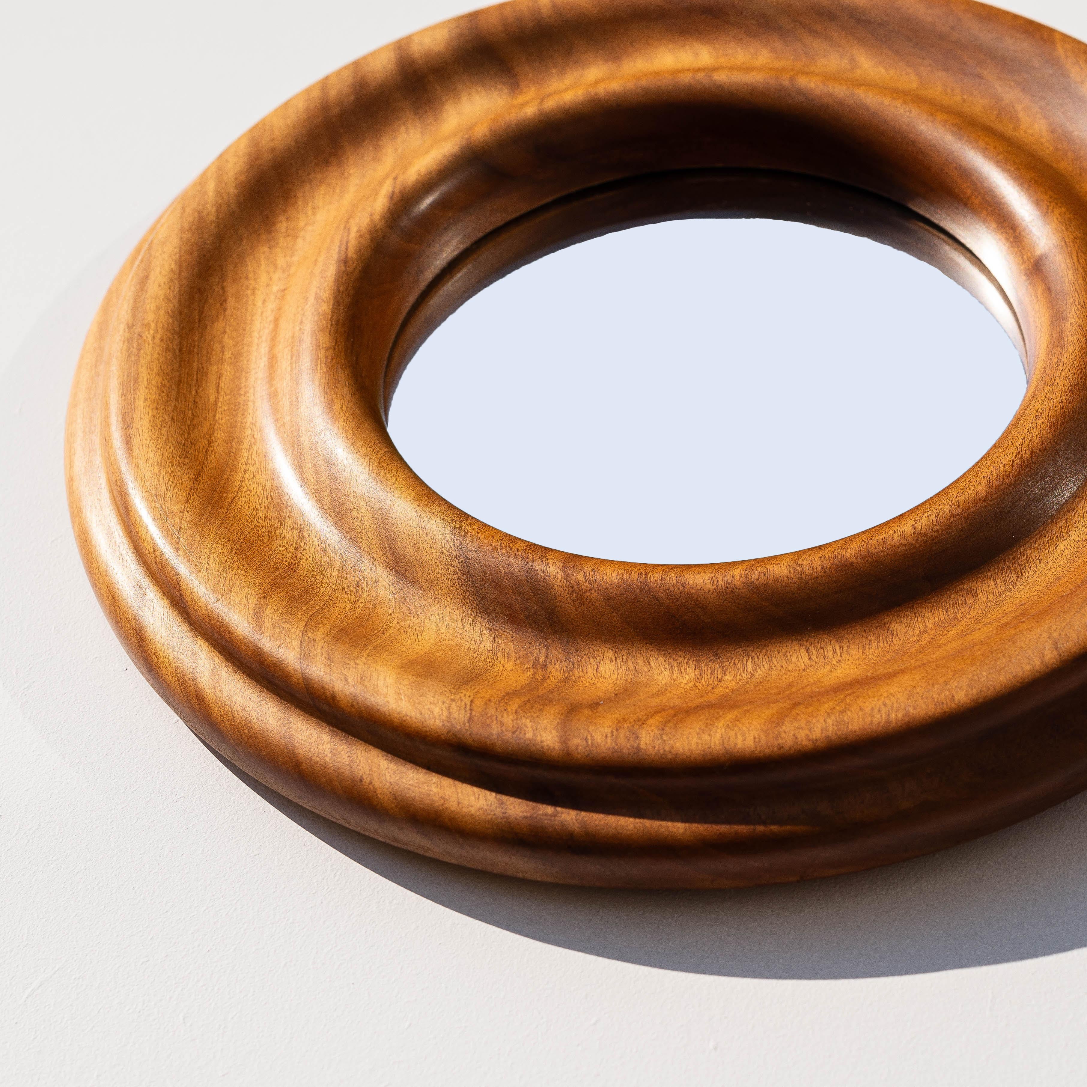 Mid-Century Modern Miroir mural rond en bois d'orme, France, mi-siècle moderne en vente