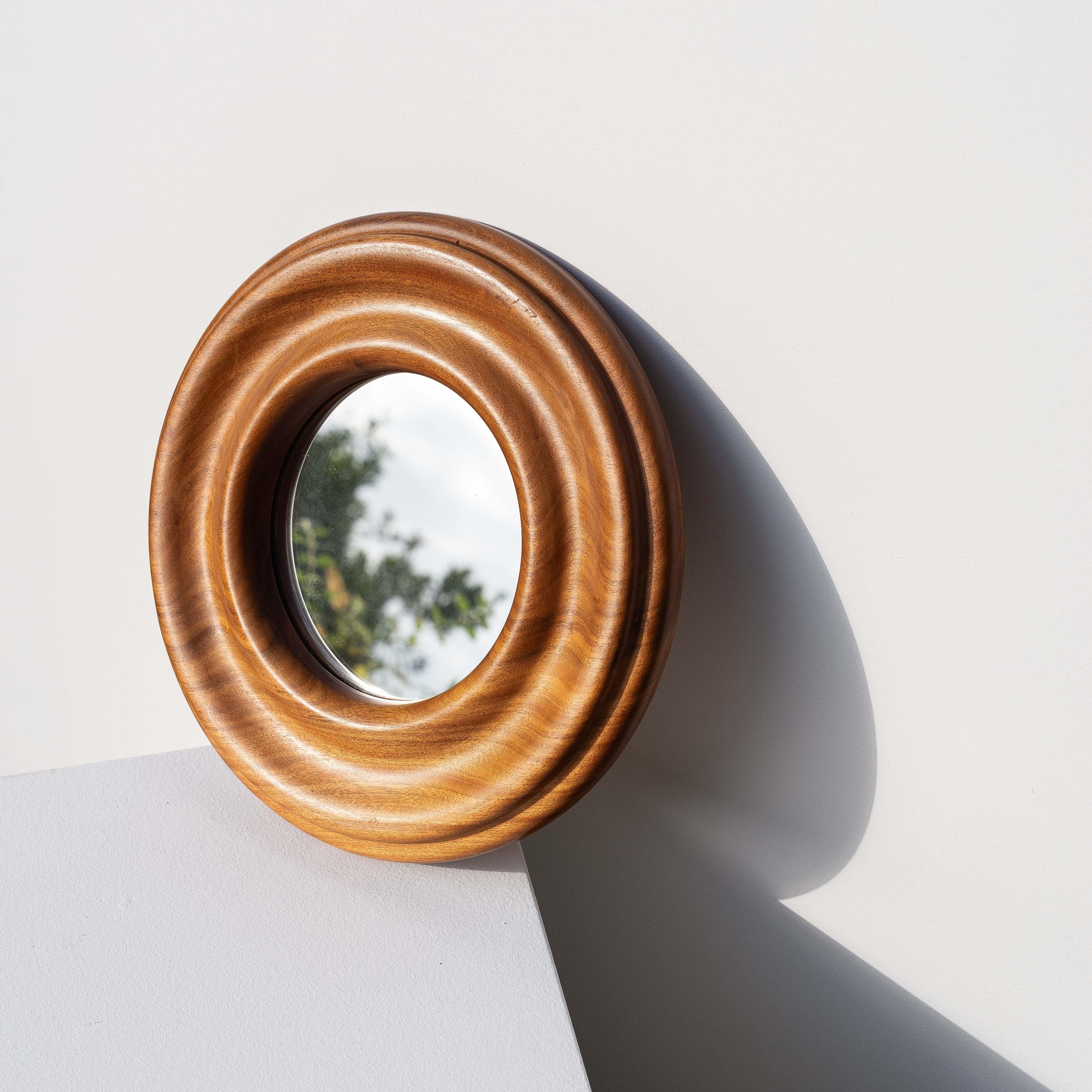 Français Miroir mural rond en bois d'orme, France, mi-siècle moderne en vente