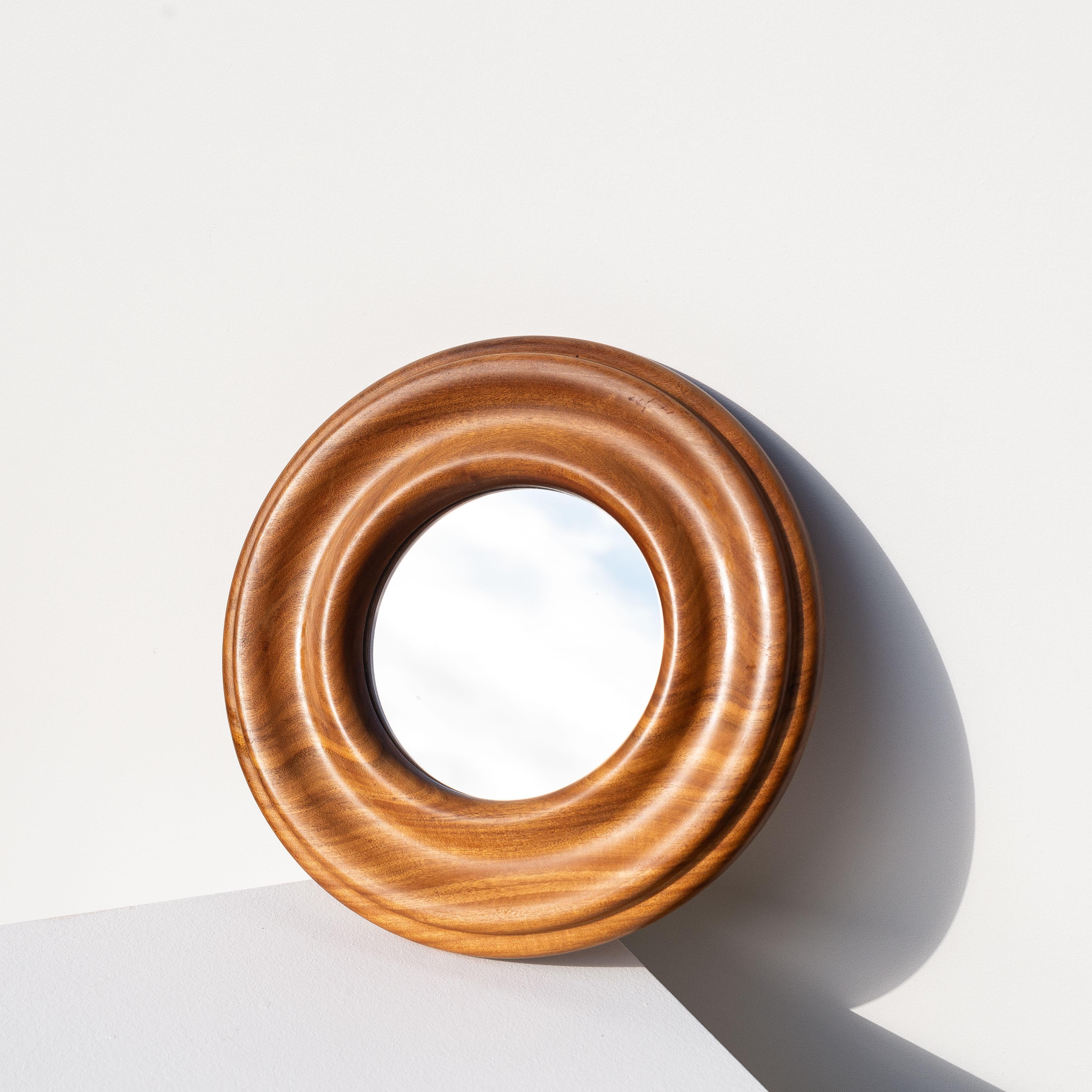 Miroir mural rond en bois d'orme, France, mi-siècle moderne Bon état - En vente à ROUEN, Normandie