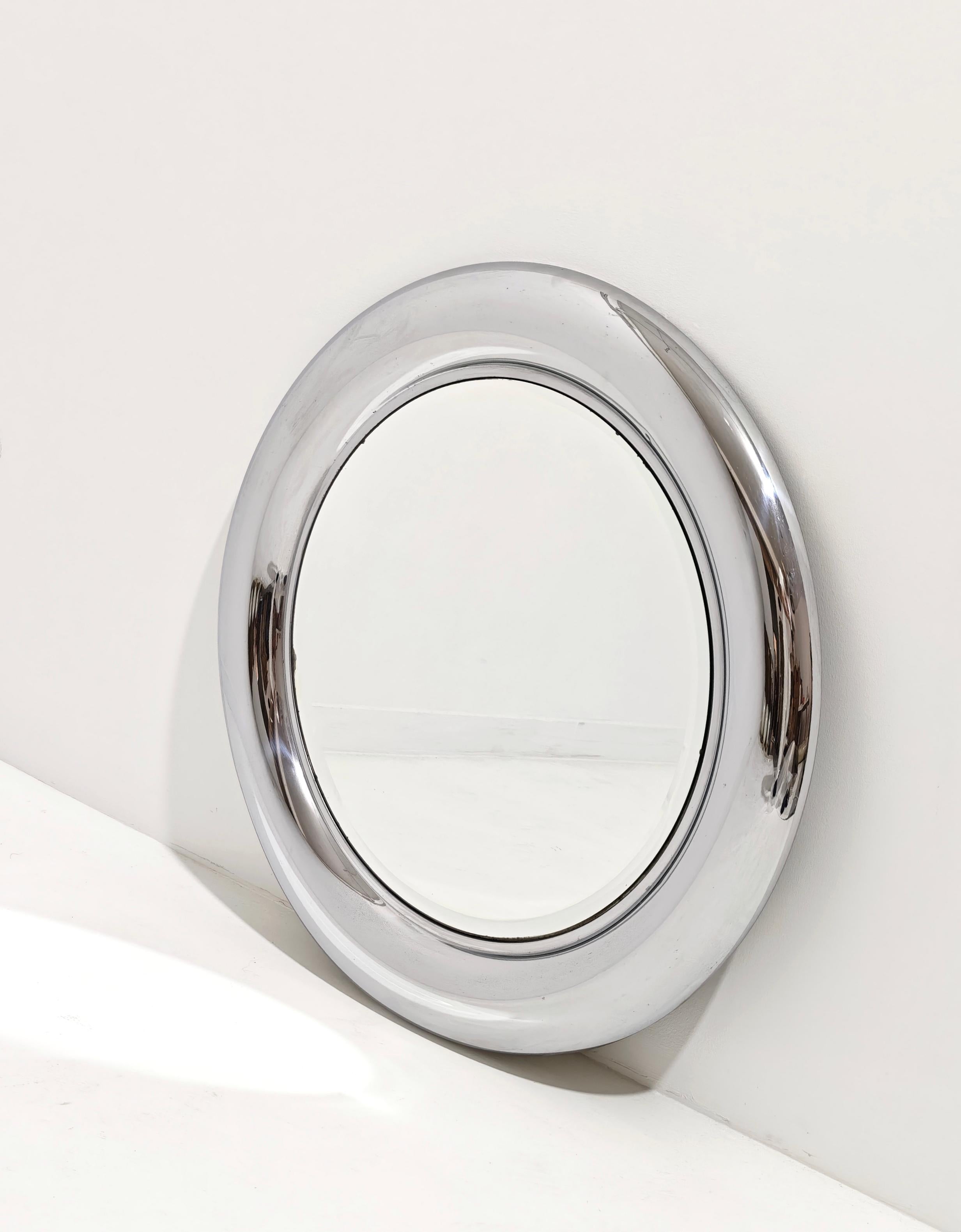Miroir mural rond en acier et verre biseauté Reggiani Mid-Century  Italie années 1960 6