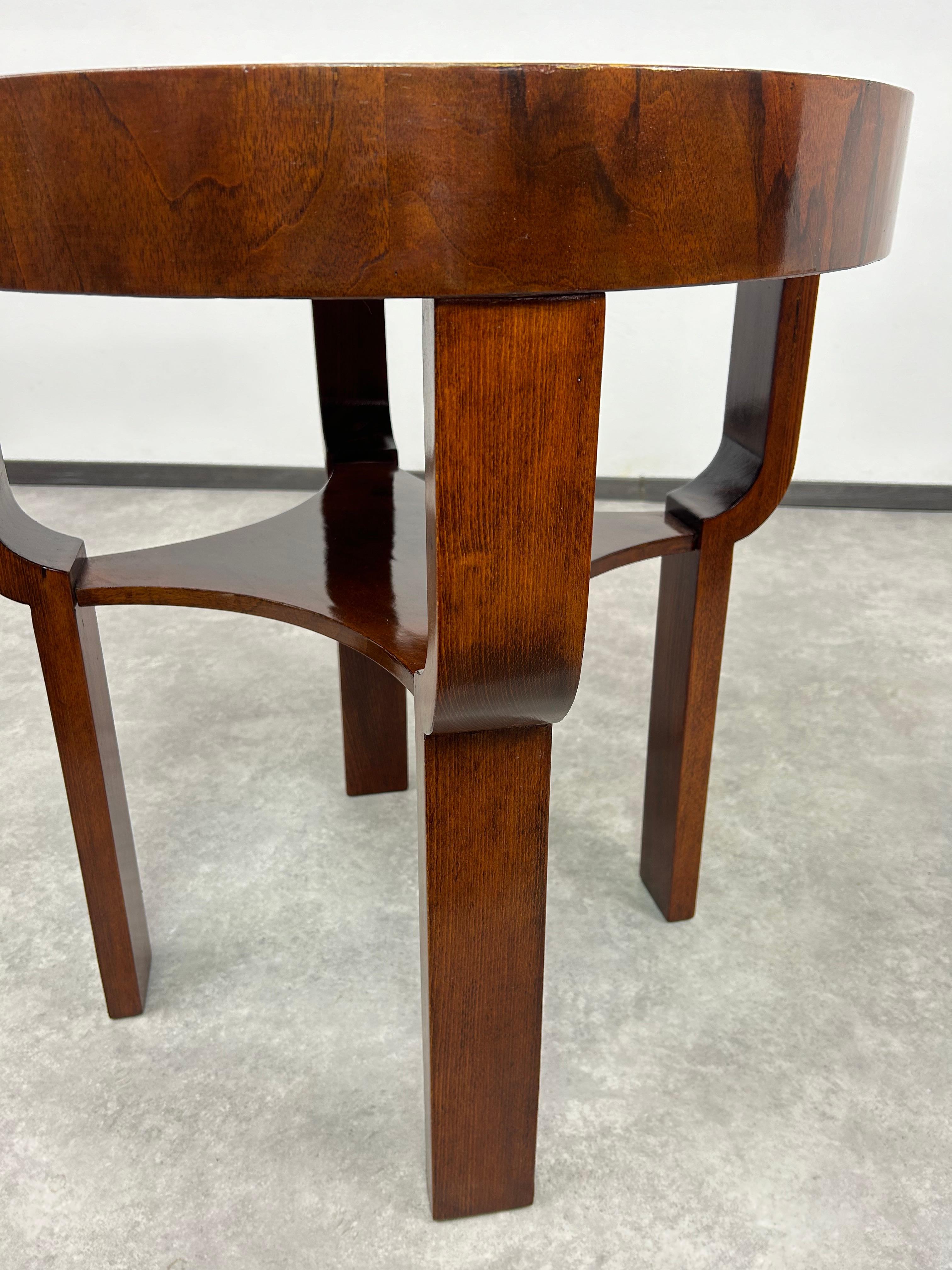 Table basse ronde art déco en noyer en vente 1