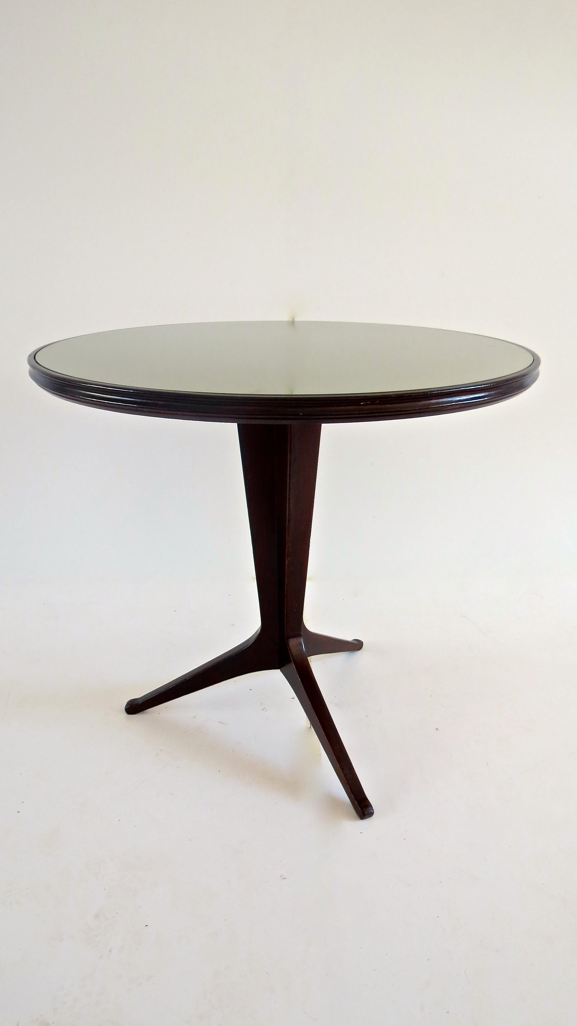 Elegant round table, three feet attributed Ico Parisi, circa 1950
glass on top
walnut, glass
good condition, some little signs on the board of the top
Measures: Diameter 90 cm, height 80 cm.
