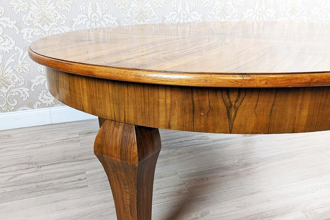 Round Walnut Coffee Table from the Mid-20th Century For Sale 6