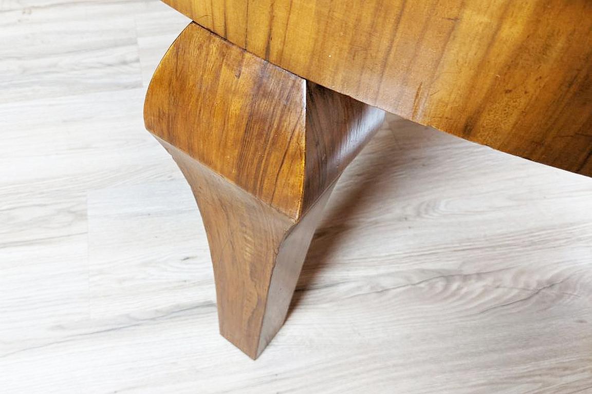 Round Walnut Coffee Table from the Mid-20th Century For Sale 7