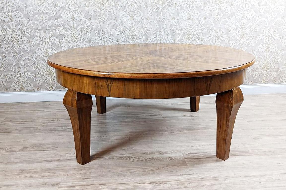 European Round Walnut Coffee Table from the Mid-20th Century For Sale